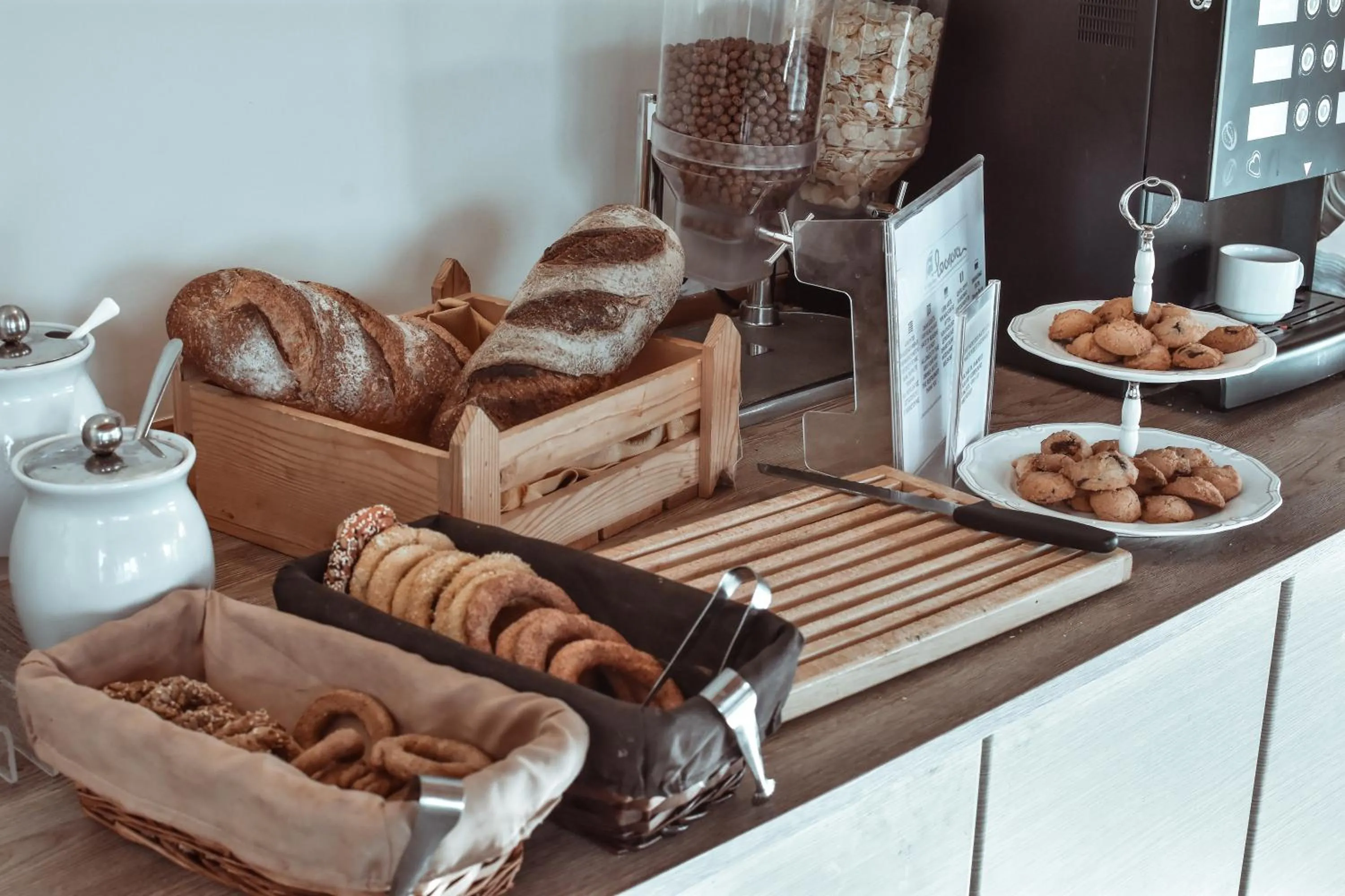 Buffet breakfast in Eleonora Αnissaras