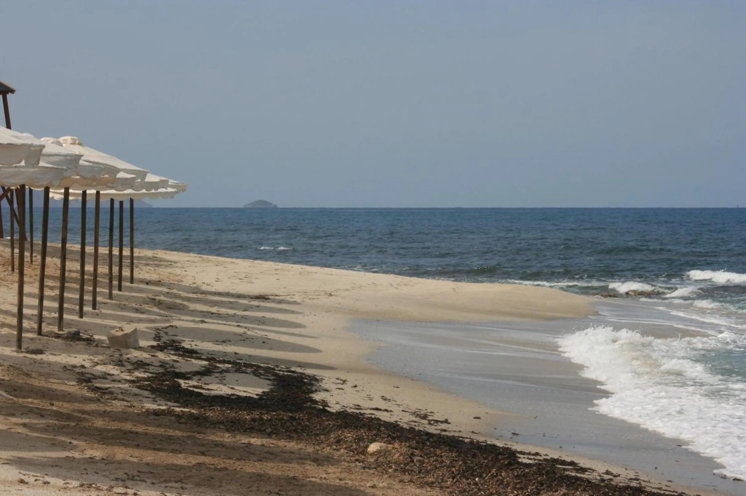 Beach in Eleonora Αnissaras