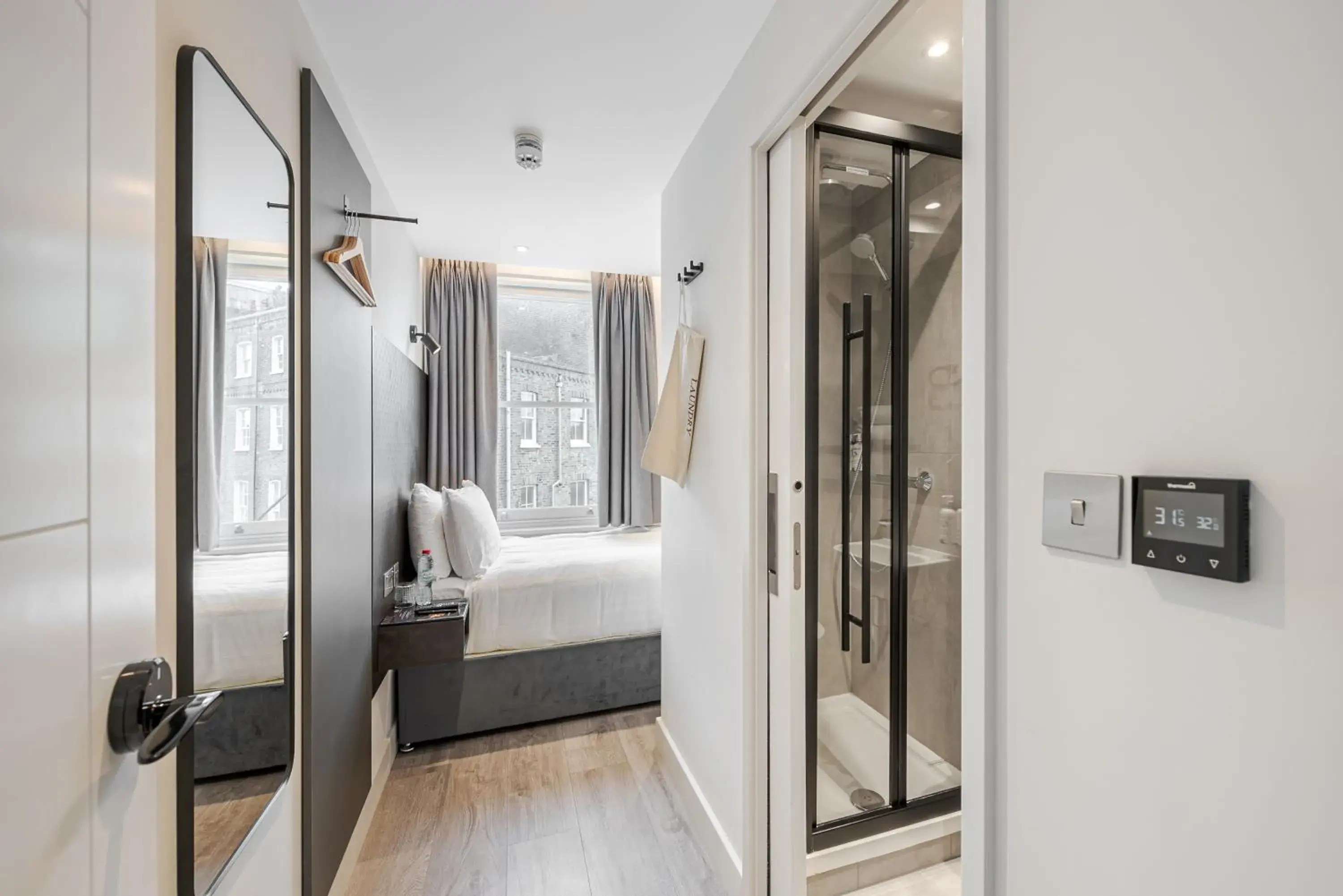 Compact Single Room in St Pancras Inn Compact Single Room in St Pancras Inn