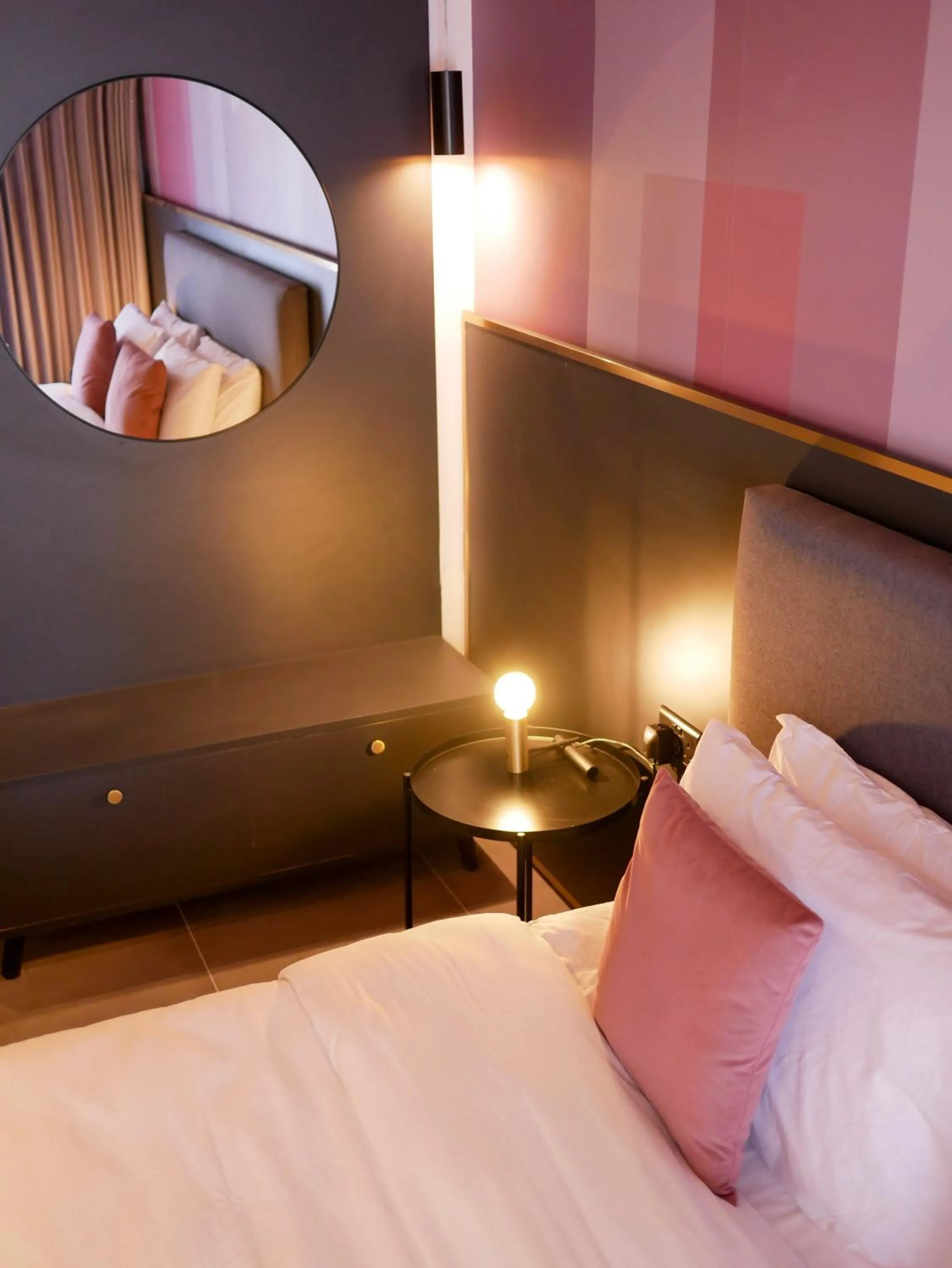 Bed in Eleven by Warren Collection