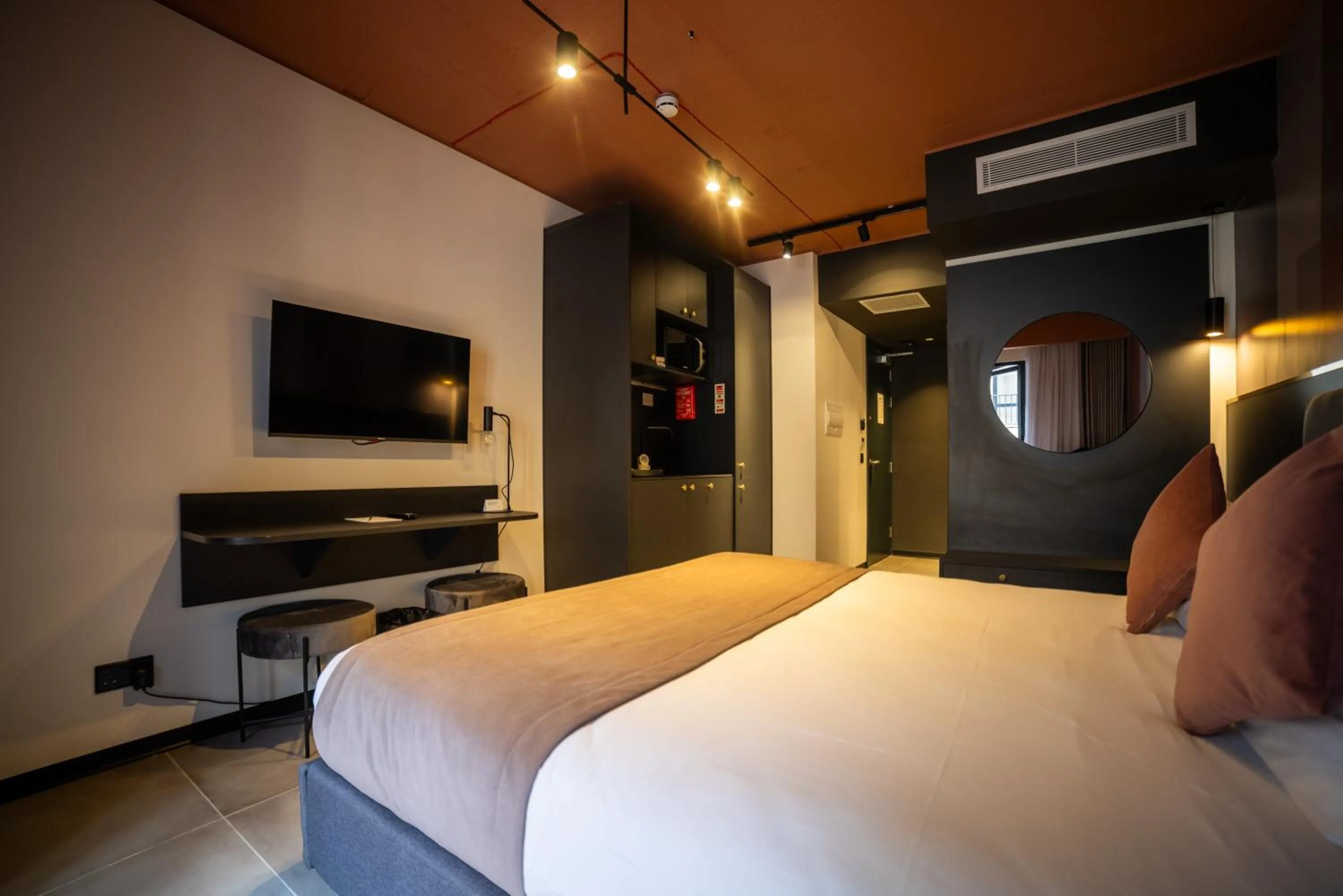 Communal lounge/ TV room, Bed in Eleven by Warren Collection