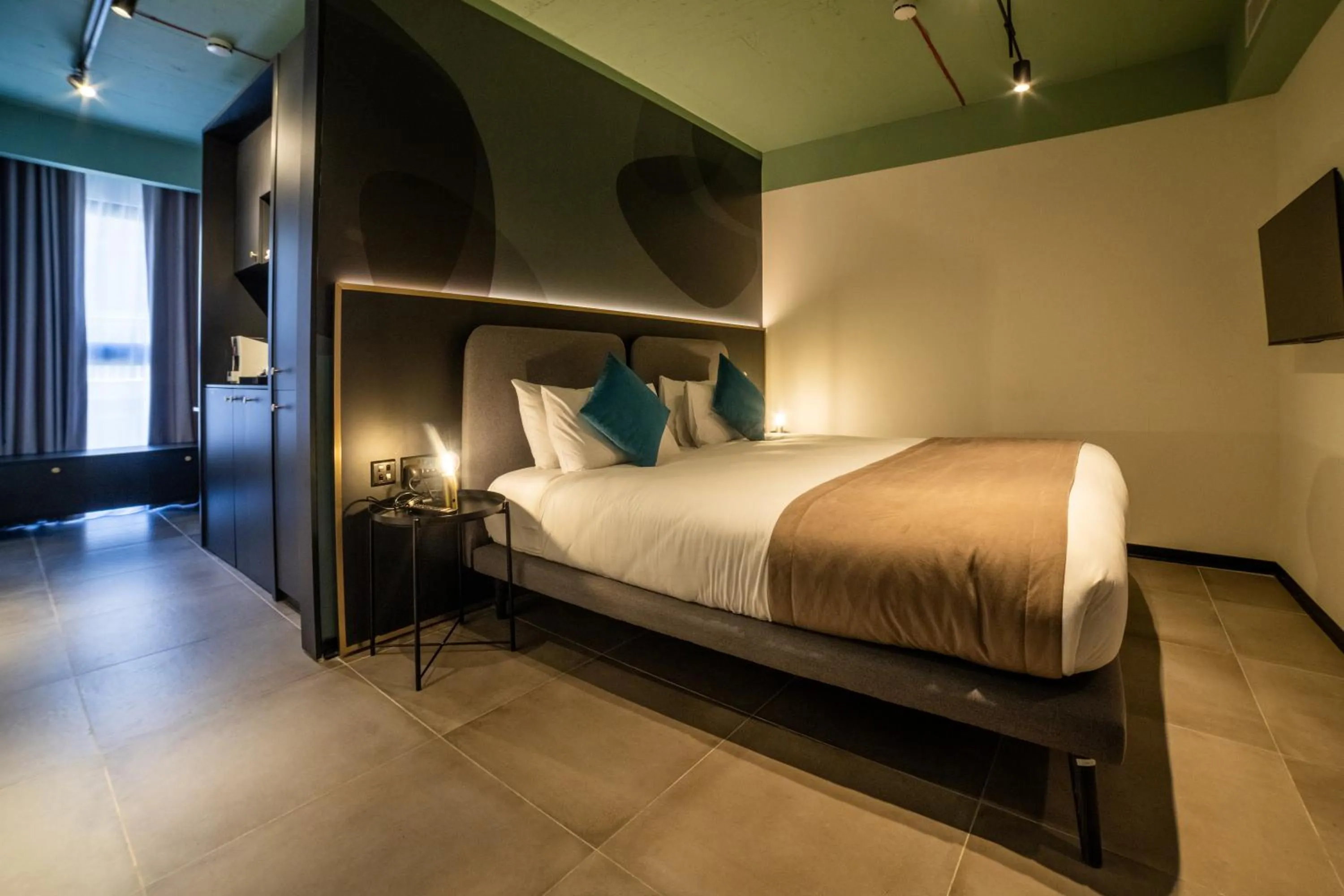 Photo of the whole room, Bed in Eleven by Warren Collection