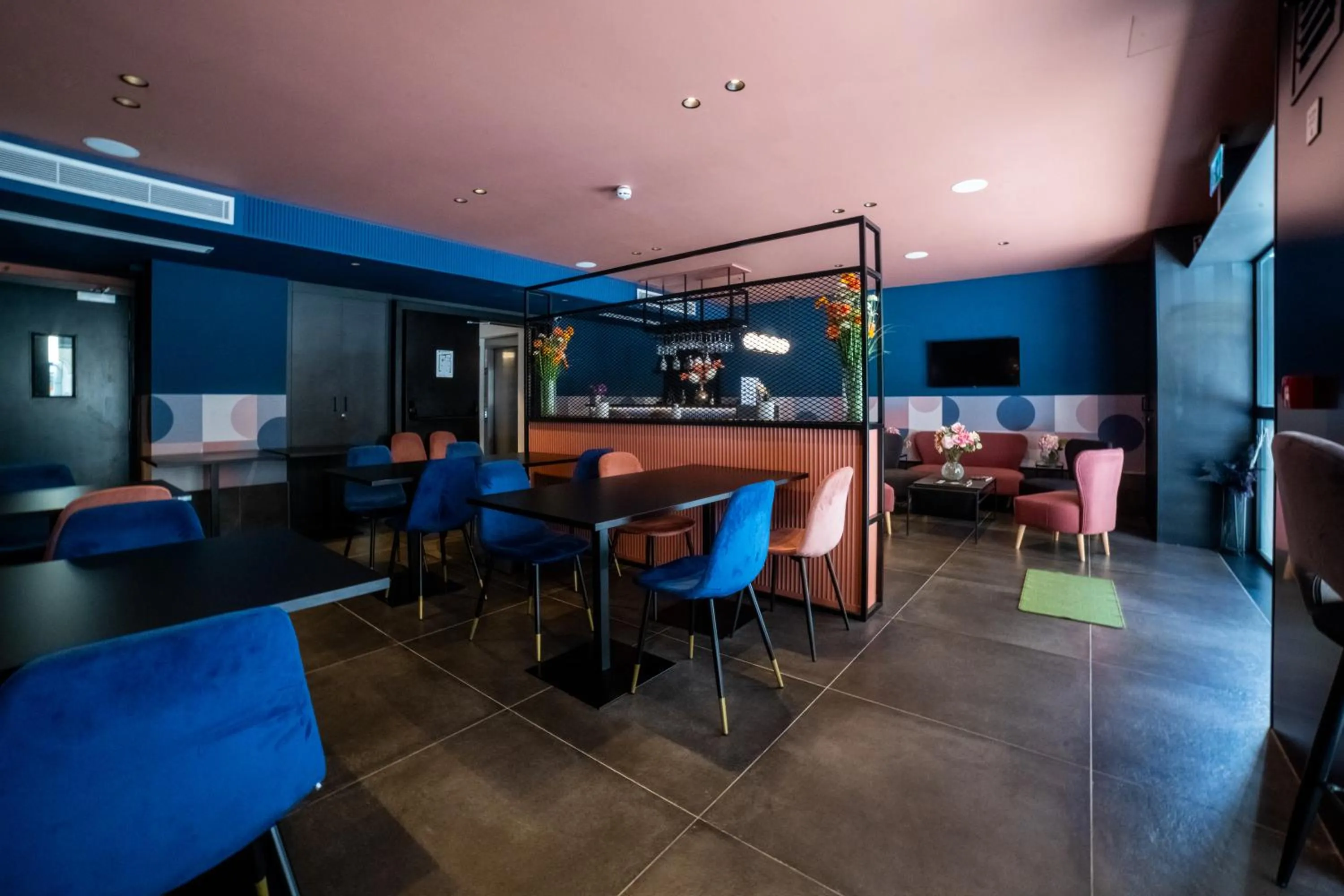 Breakfast in Eleven by Warren Collection