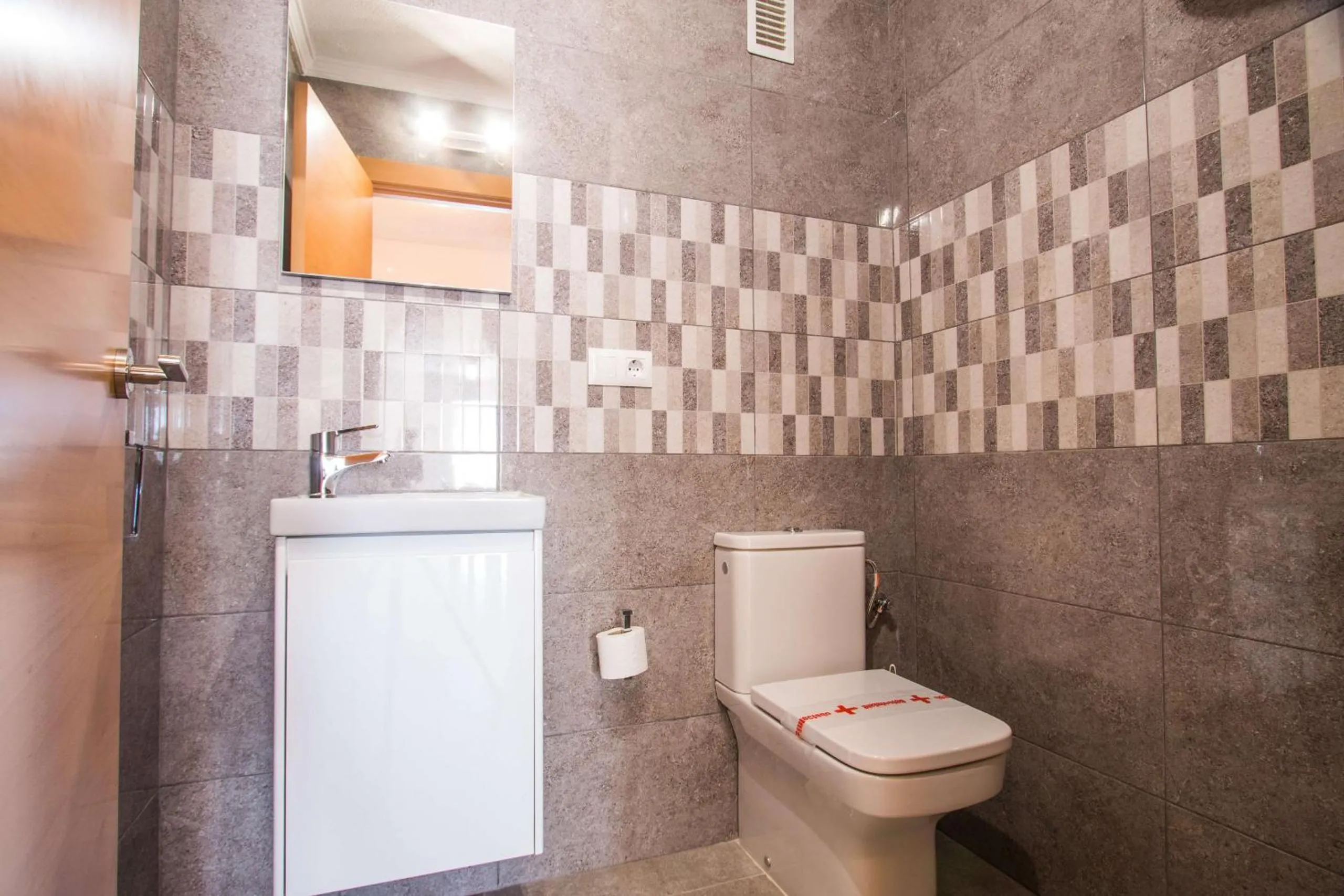 Bathroom in Villa Erik - PlusHolidays