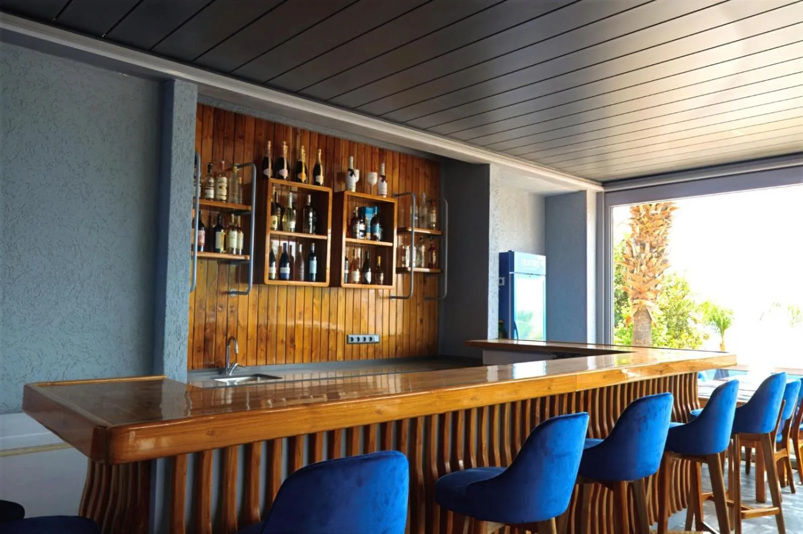 Restaurant/places to eat in Sea View Hotel