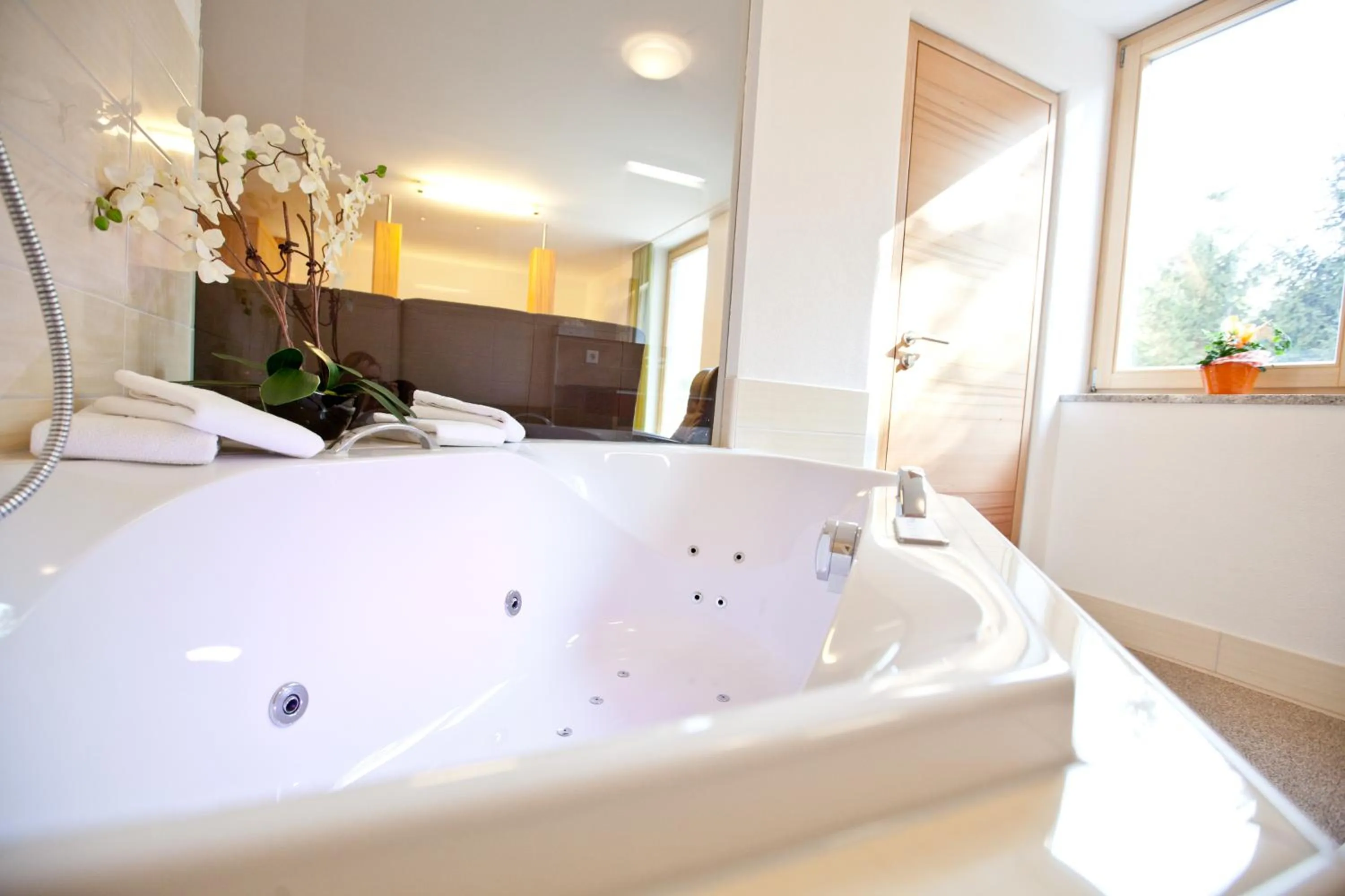 Hot Tub in Hotel und Appartementhof Waldeck