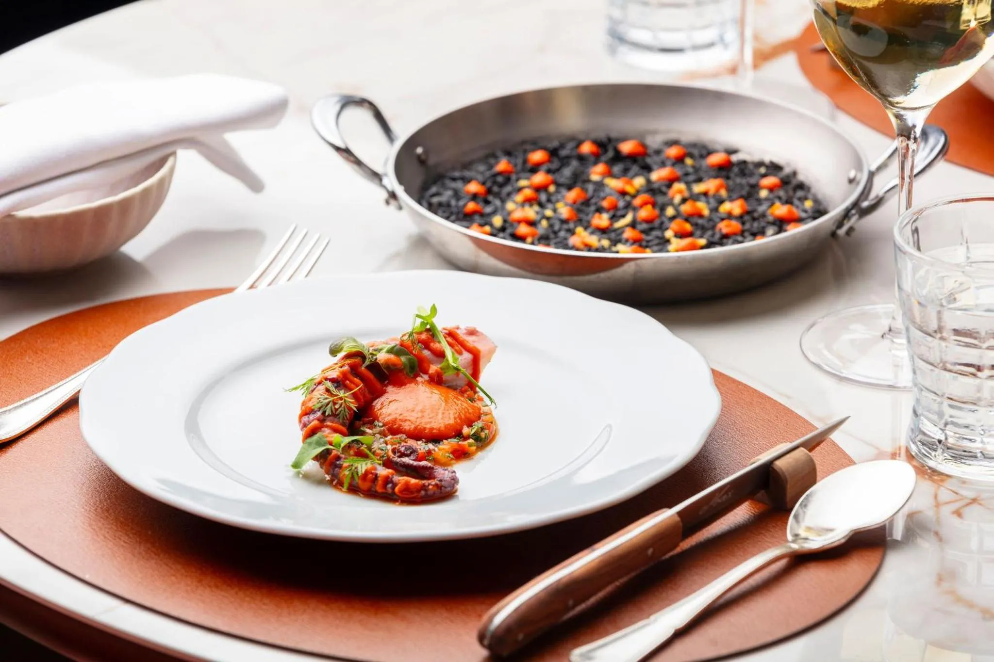 Food and drinks in Hôtel et Restaurant La Bastide Bourrelly - Mathias Dandine