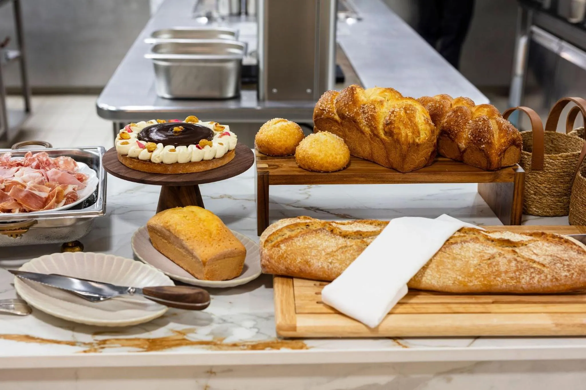 Breakfast in Hôtel et Restaurant La Bastide Bourrelly - Mathias Dandine
