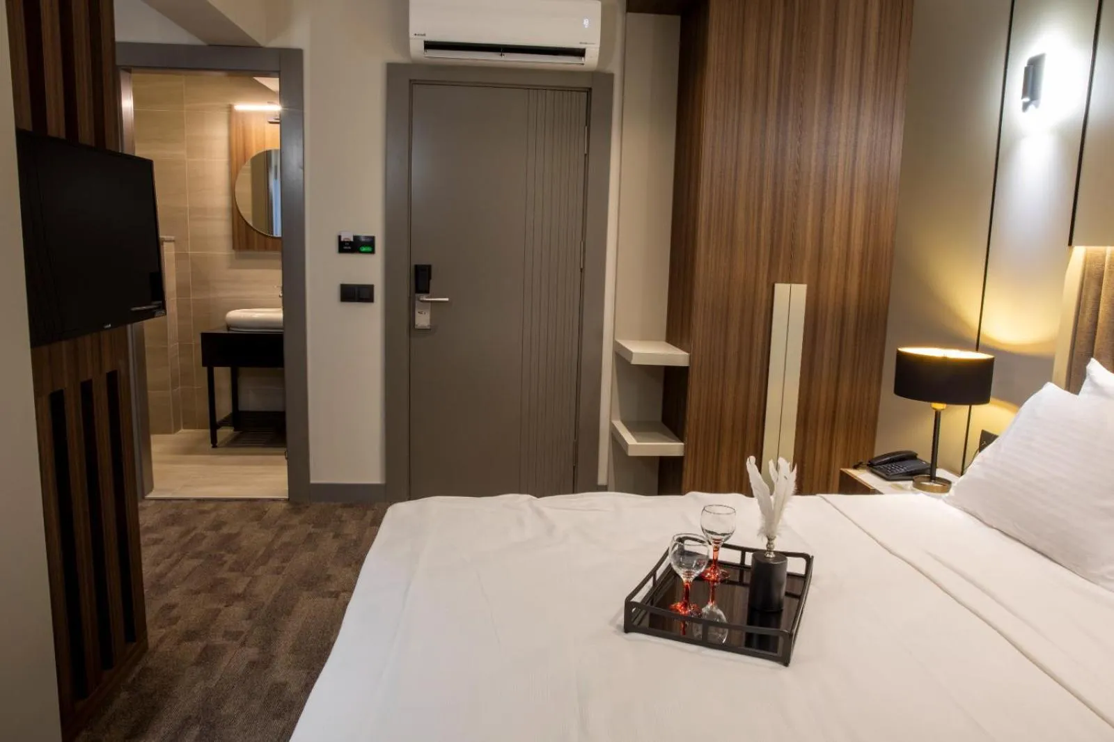 TV and multimedia, Bed in Monalisa Hotels KUŞADASI