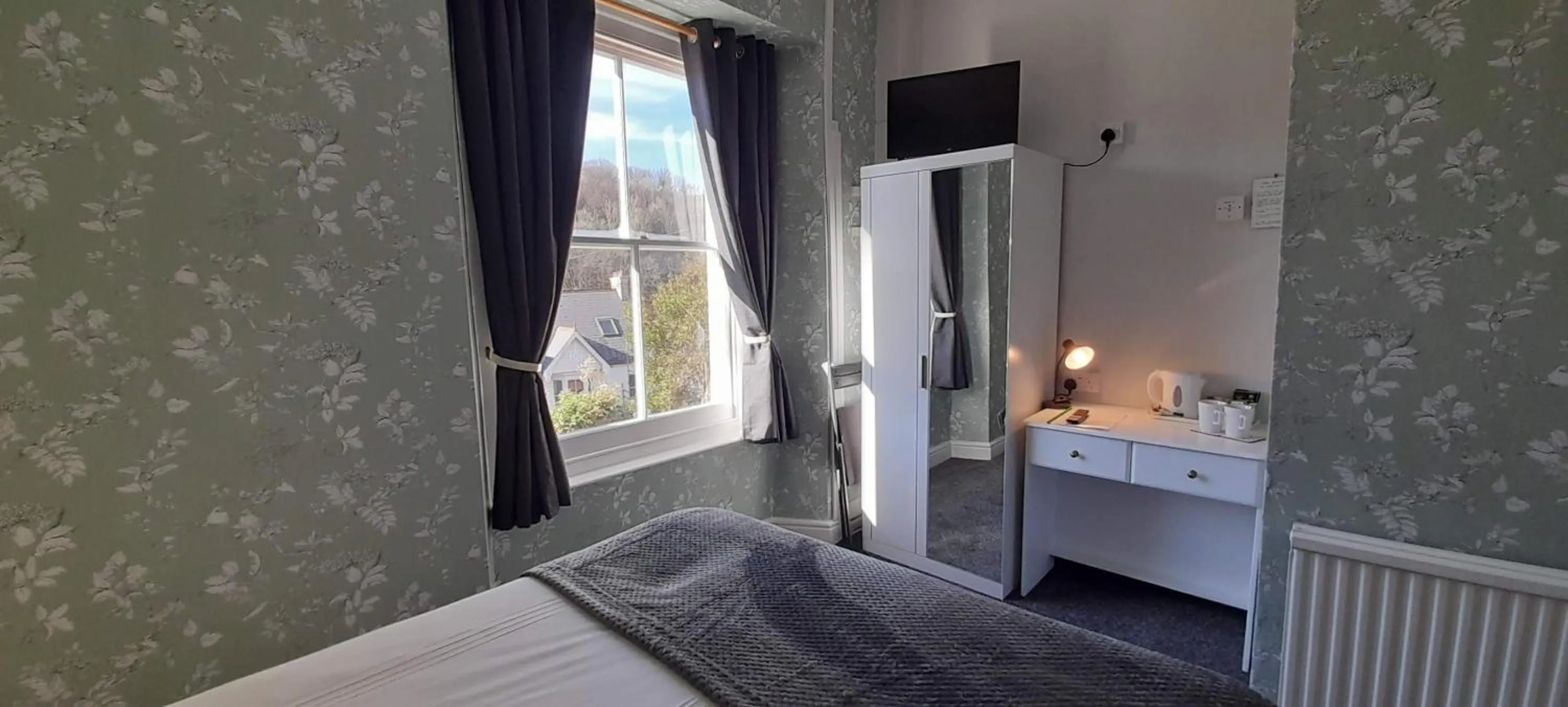 Bedroom, Bed in Saffron House