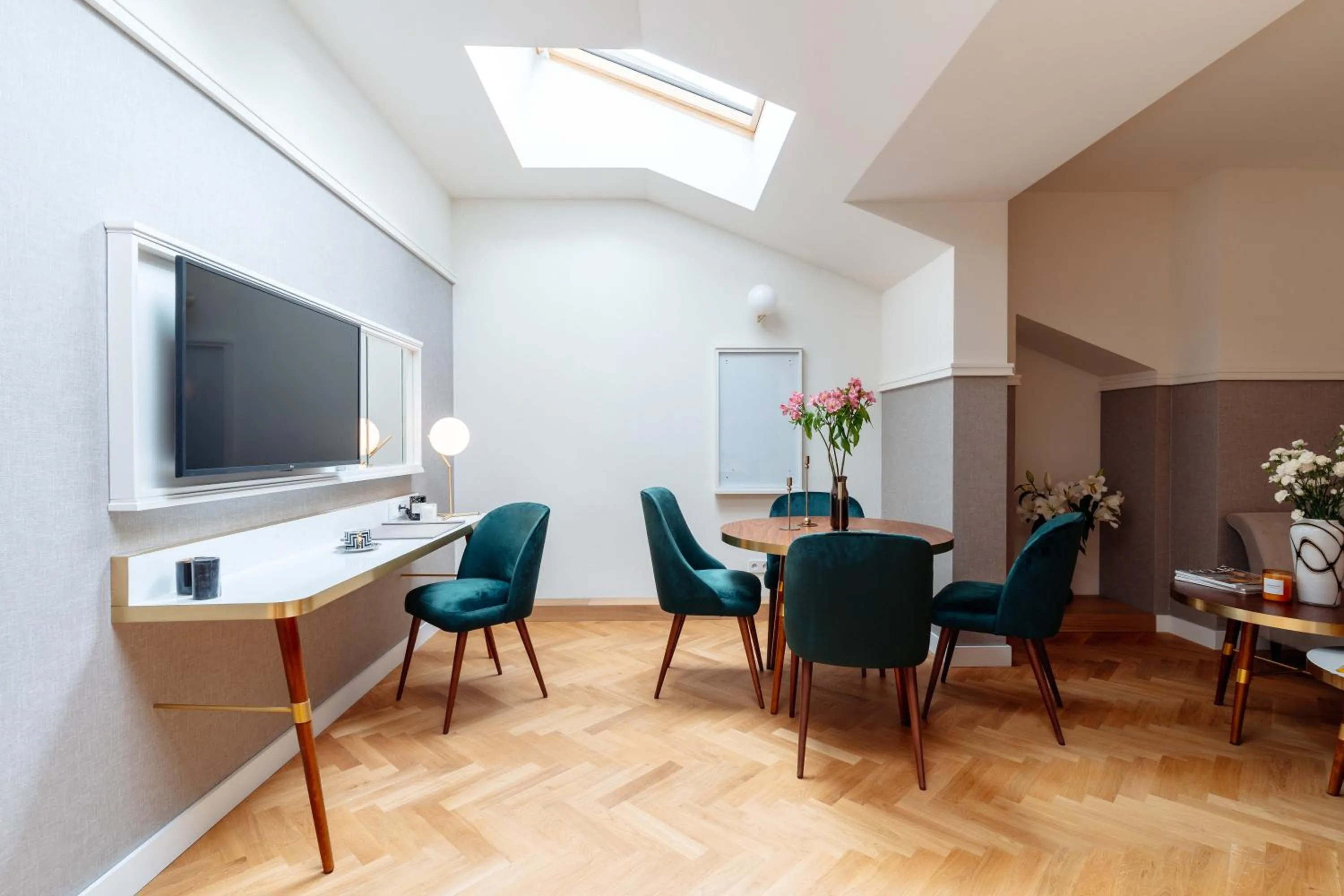 Communal lounge/ TV room in WillaWawel - LoftAffair Collection