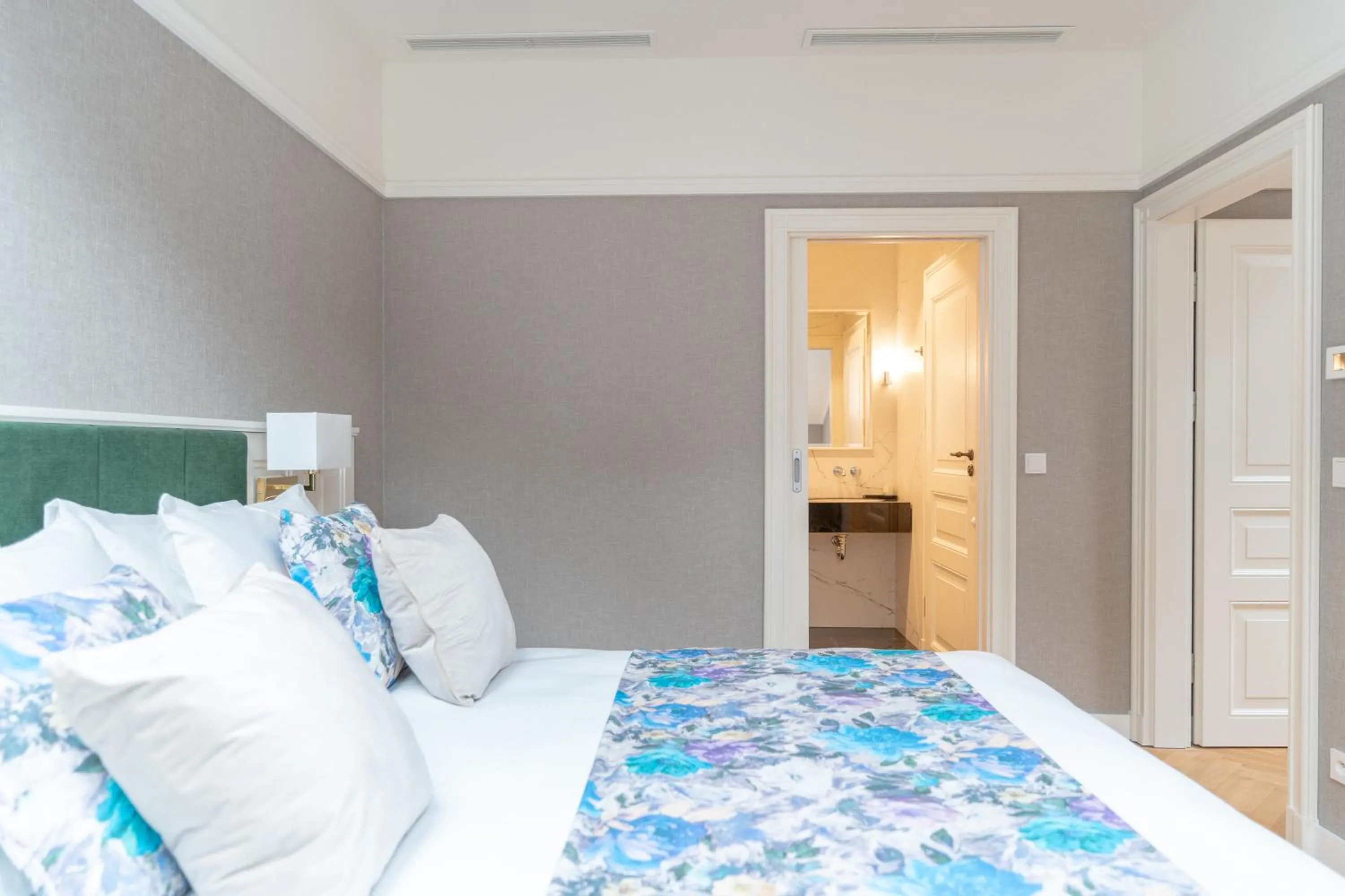 Bed in WillaWawel - LoftAffair Collection