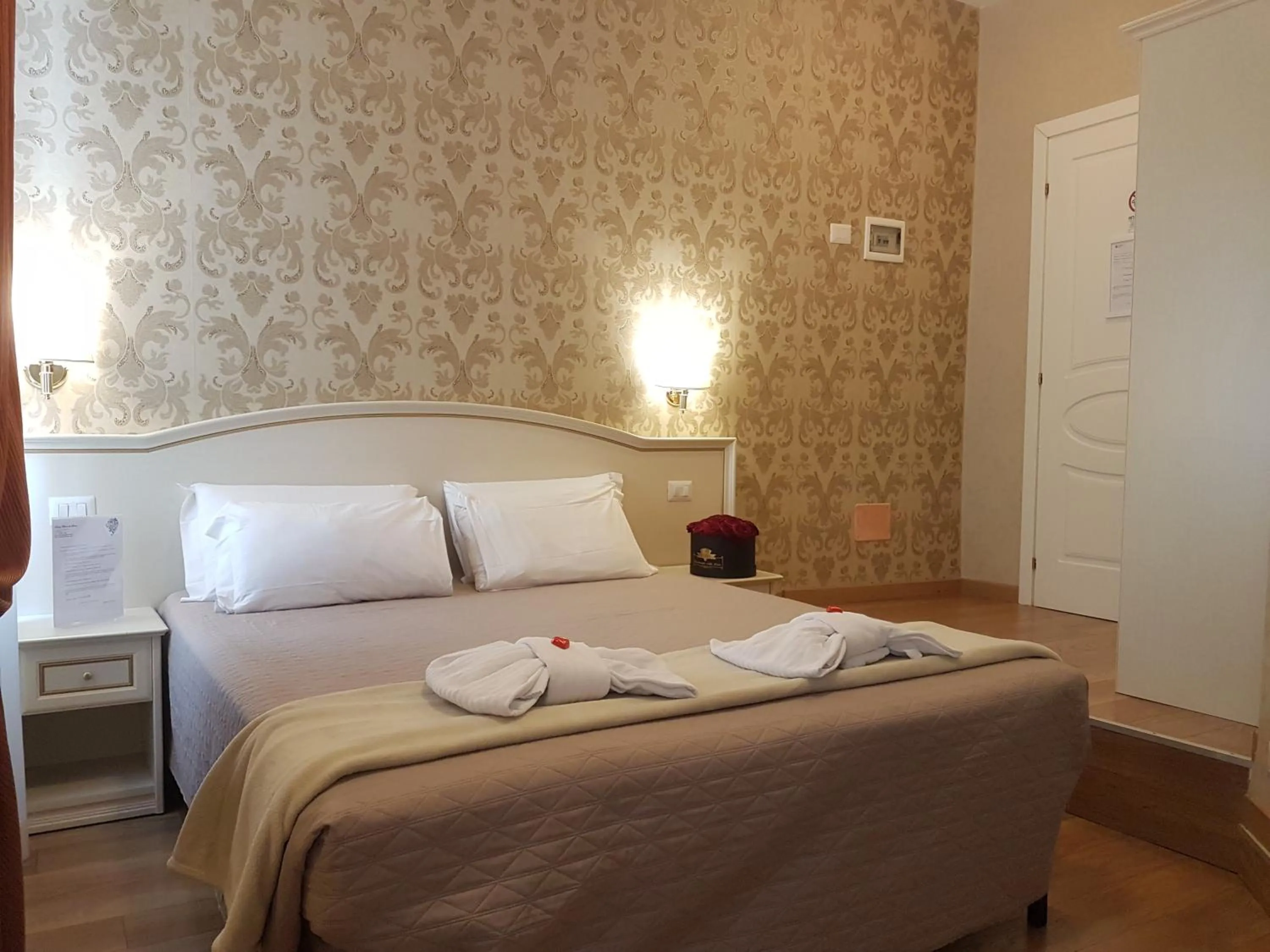 Photo of the whole room, Bed in Relais Bocca di Leone