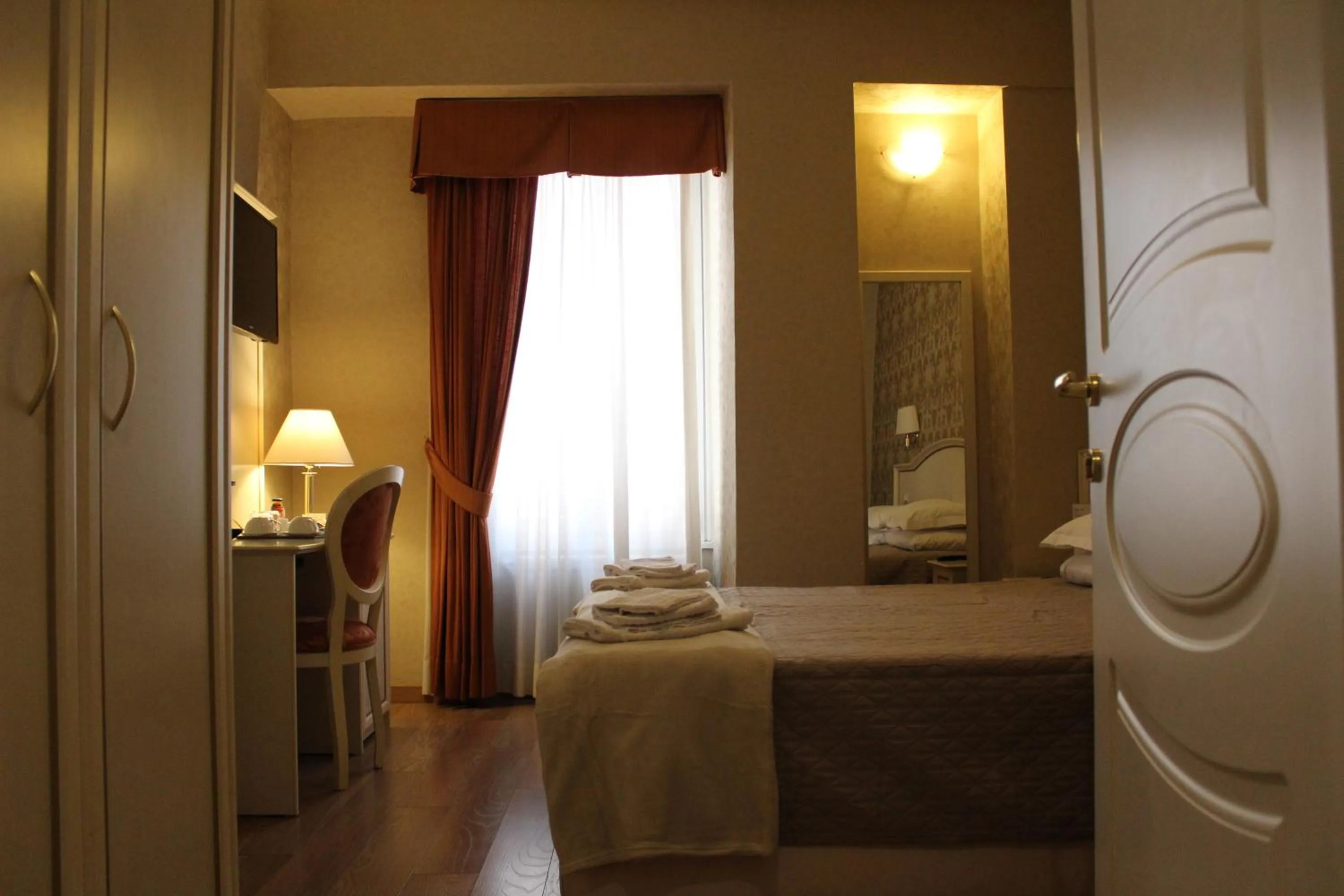Photo of the whole room, Bed in Relais Bocca di Leone