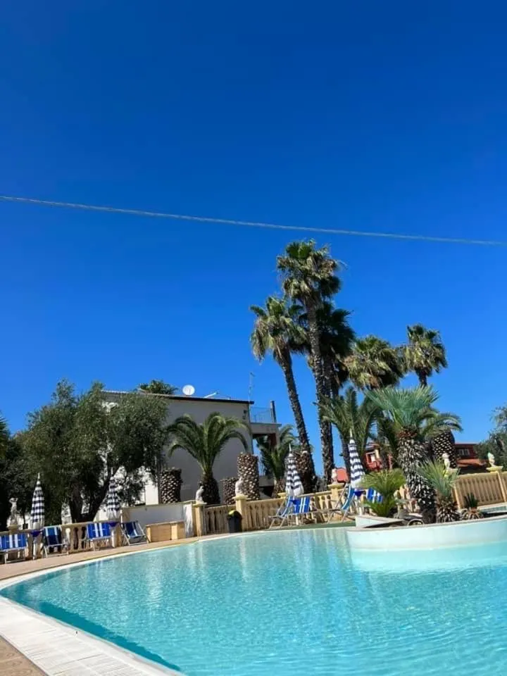 Pool view in Appartamenti Vacanze Minervino