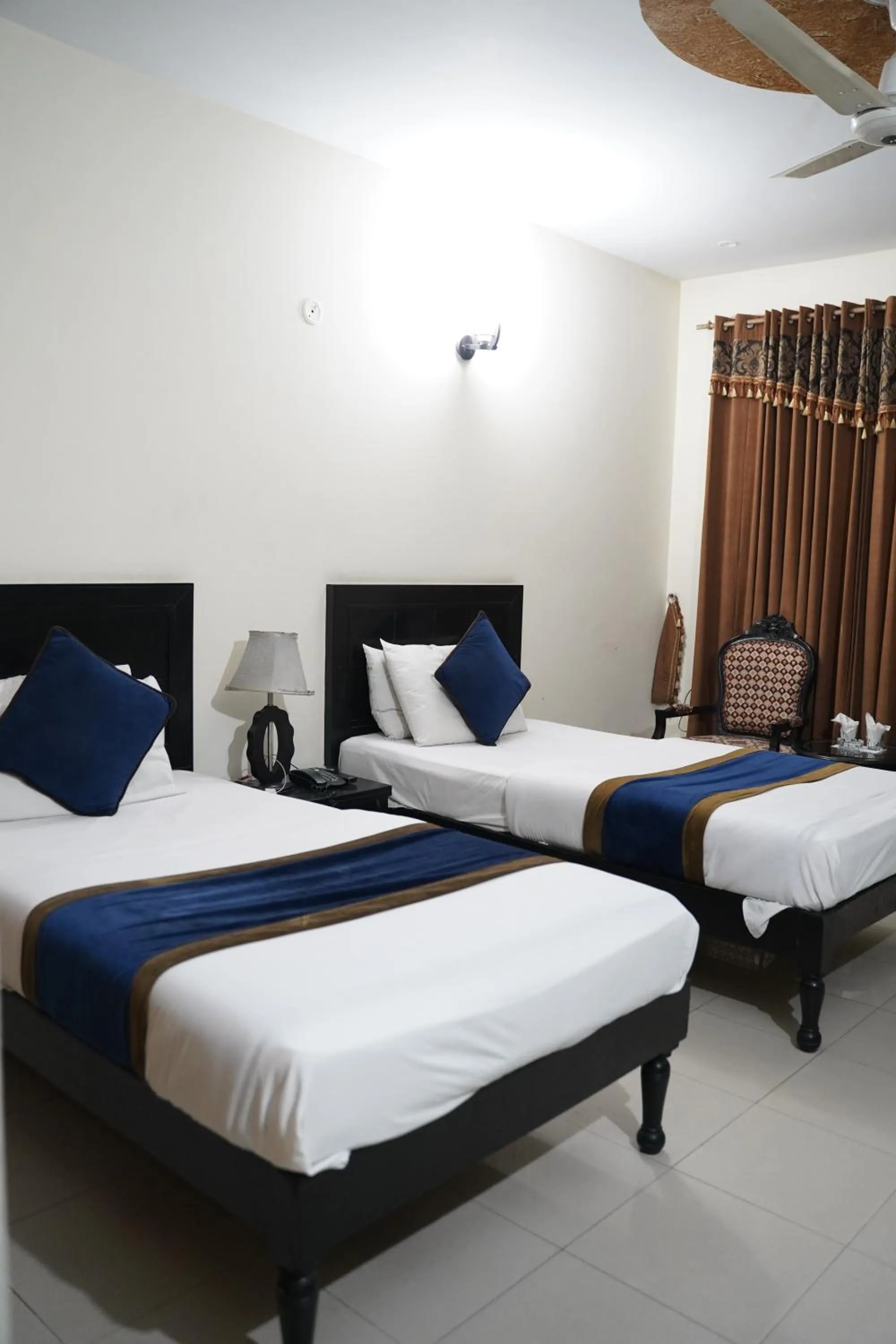 Bed in Hotel Tourist Inn Lahore