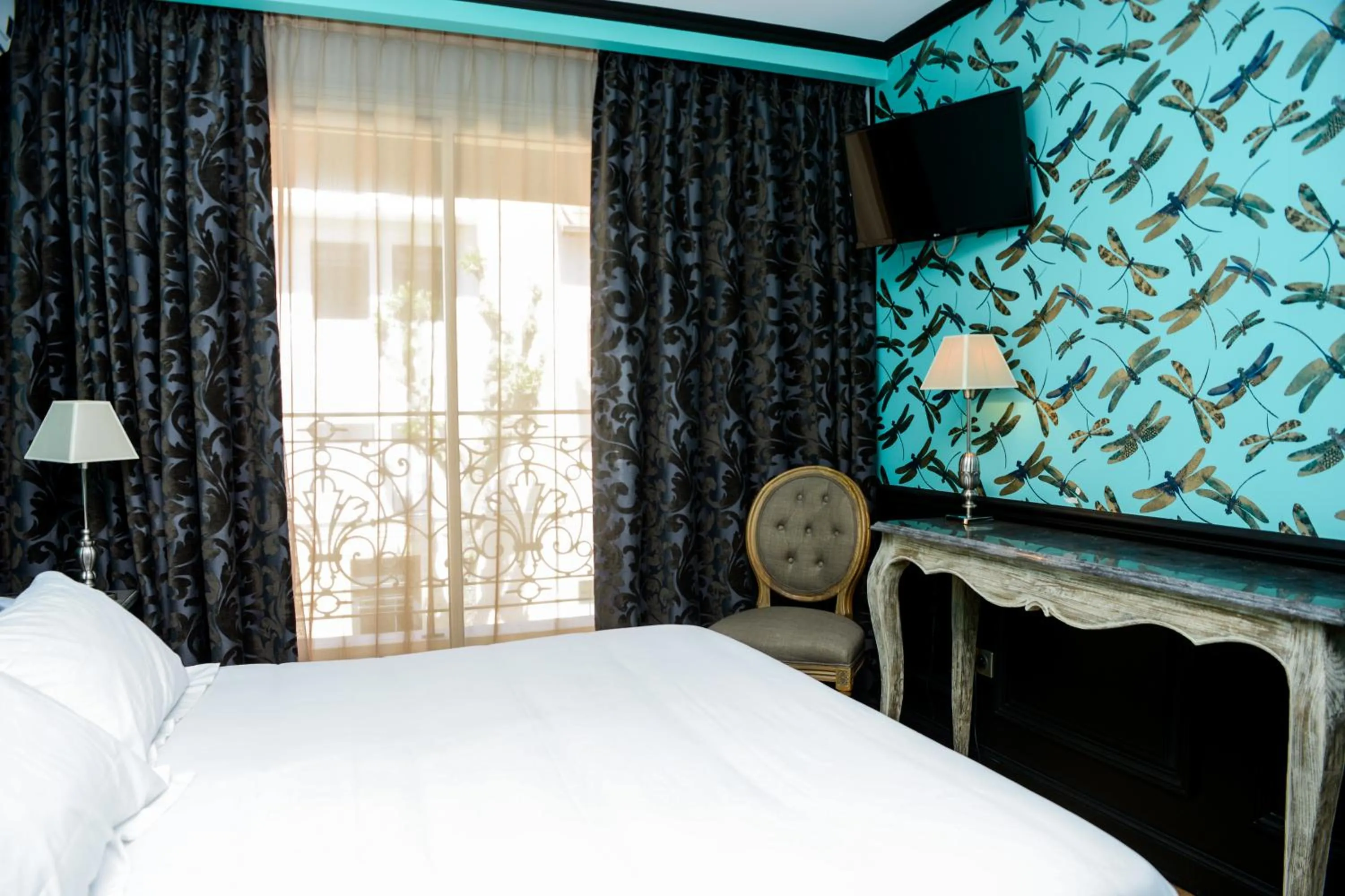 Bedroom, Bed in Hôtel Villa-Lamartine