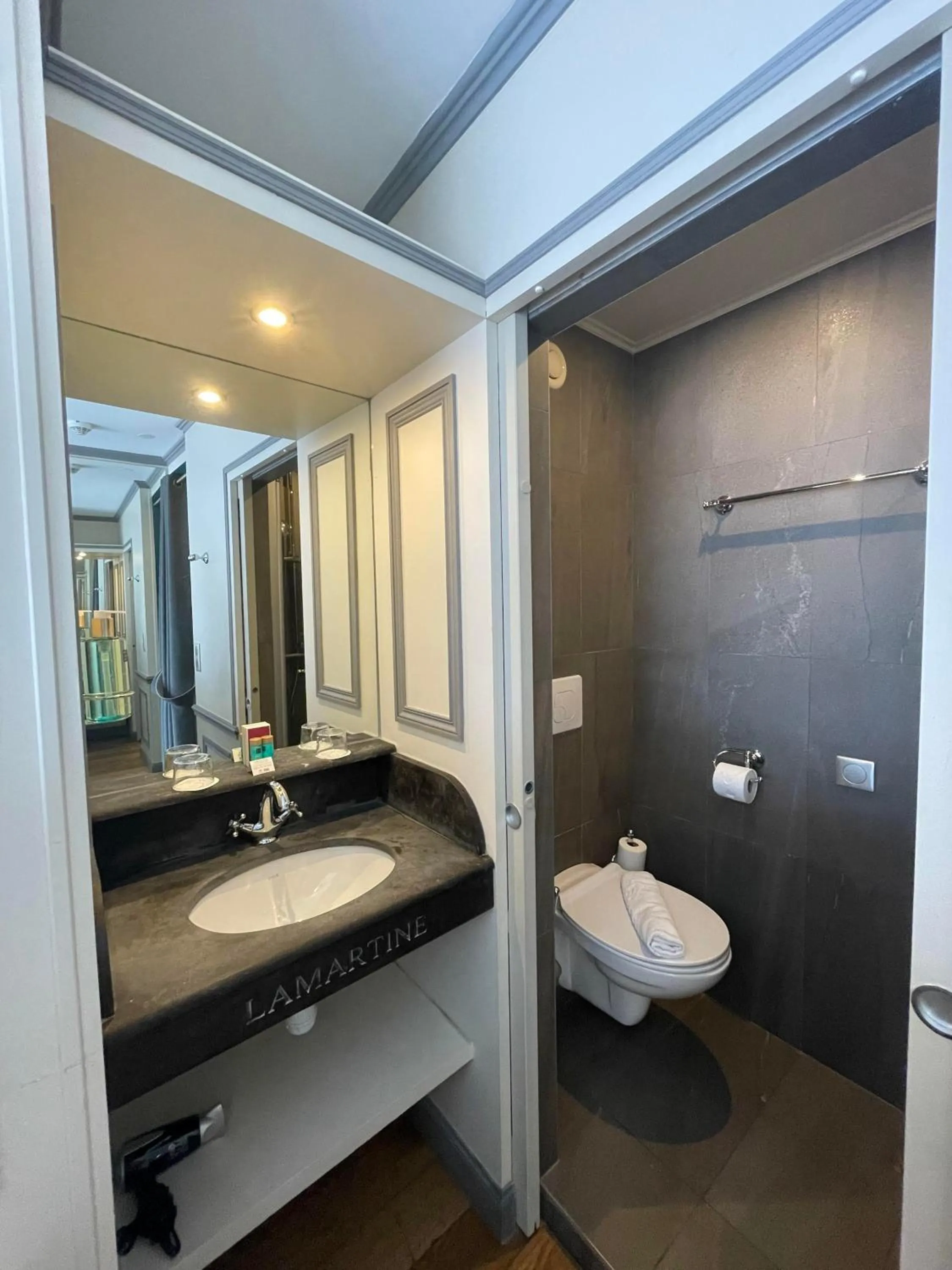Bathroom in Hôtel Villa-Lamartine
