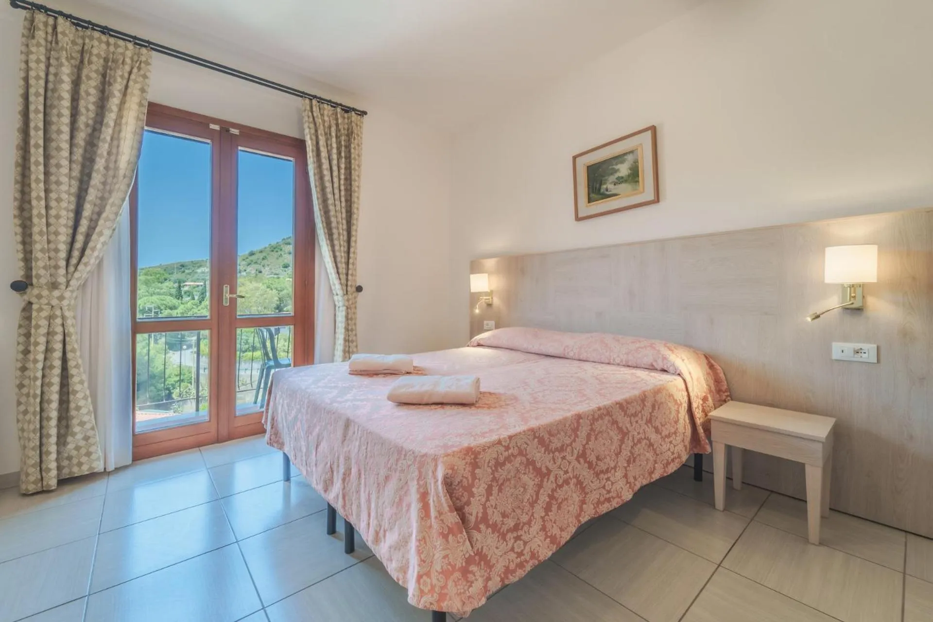 Bedroom, Bed in Hotel Lo Scirocco