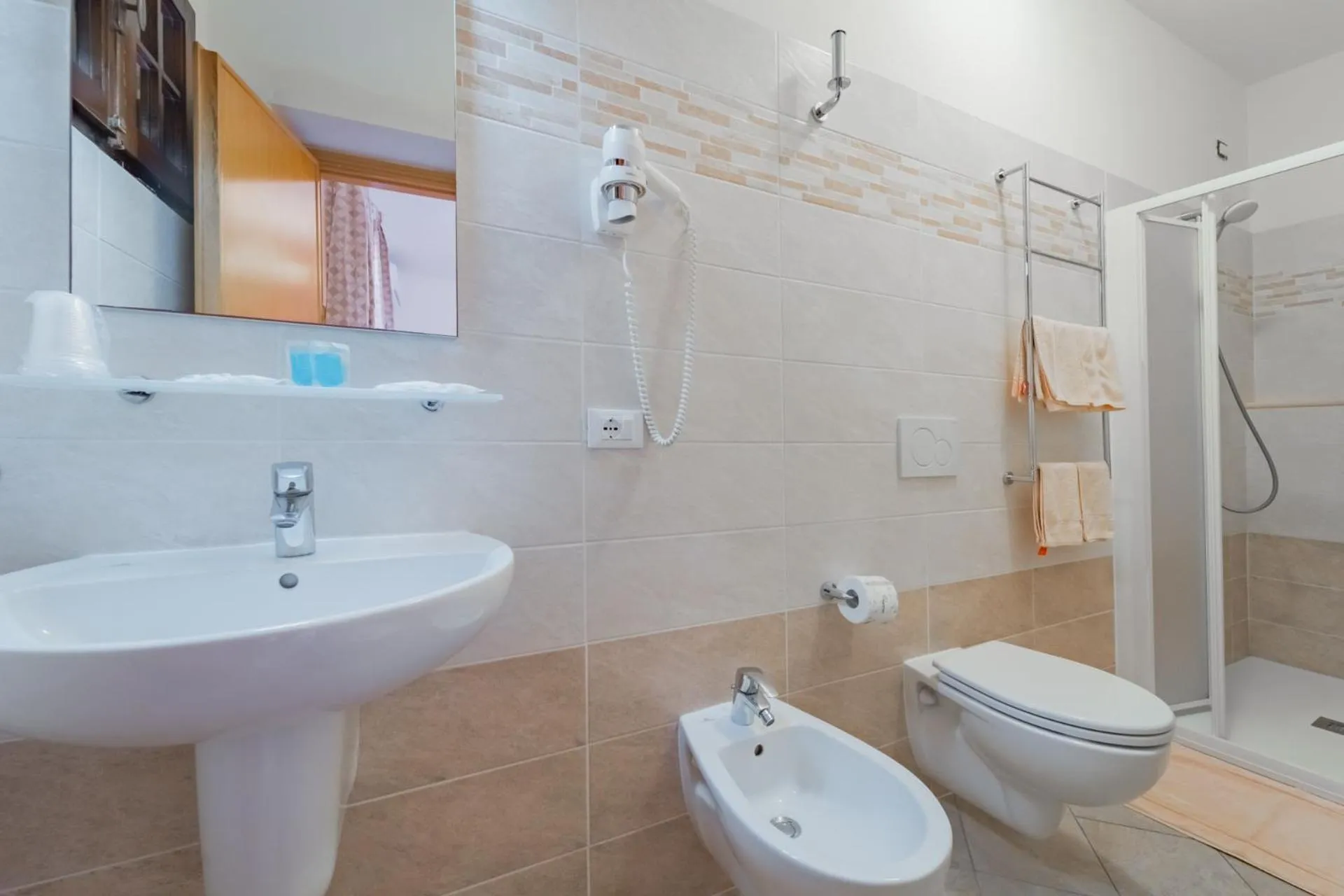 Bathroom in Hotel Lo Scirocco