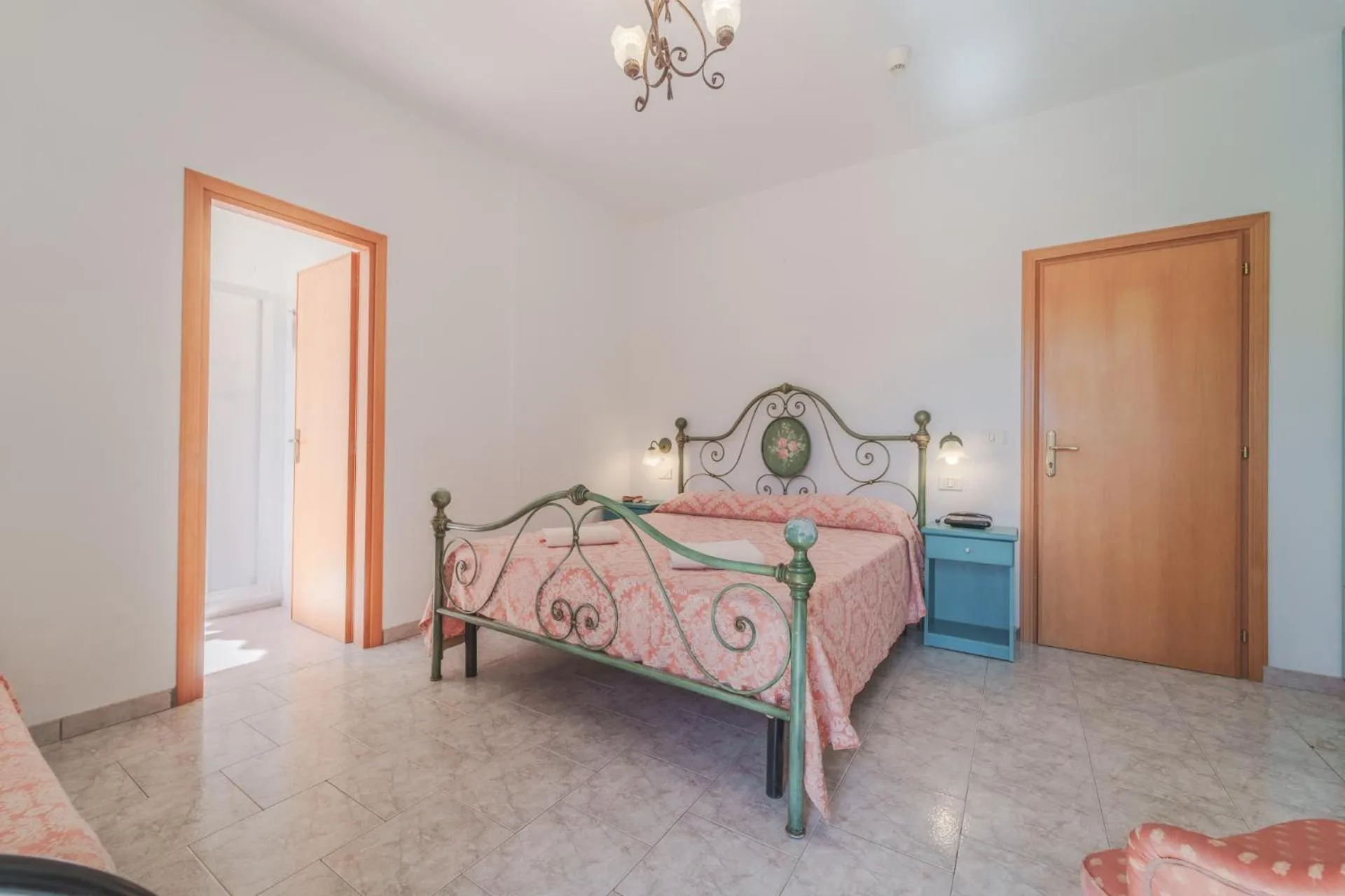 Bedroom, Bed in Hotel Lo Scirocco