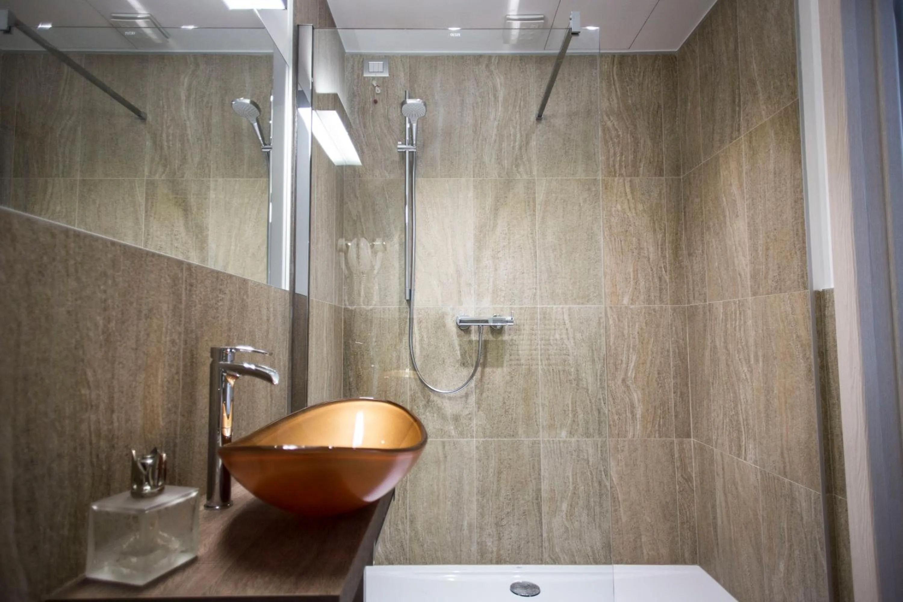 Shower in Hotel Ponti