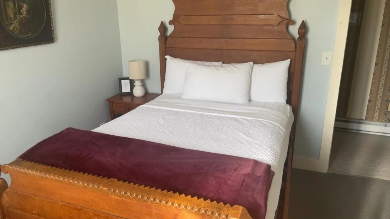 Bed in The Historic General Stanton Inn