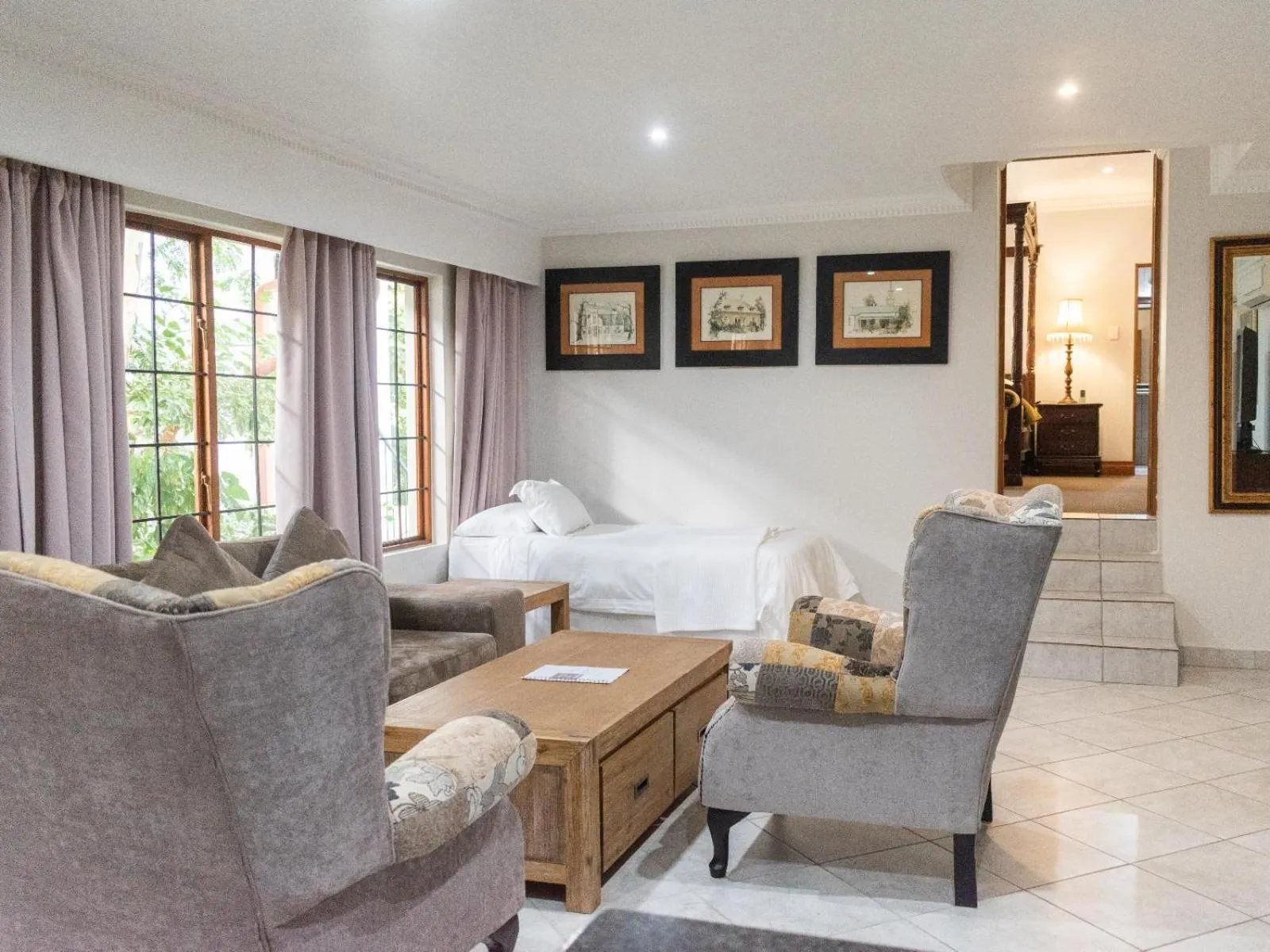 Dining area, Bed in Aanmani Rose Guesthouse