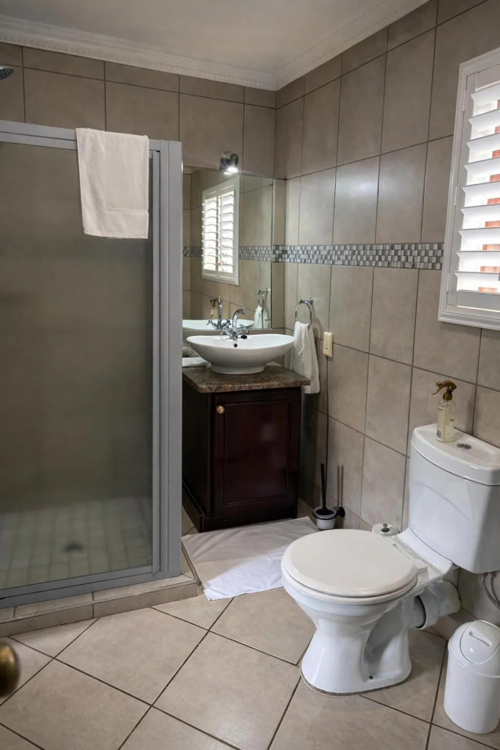 Shower in Aanmani Rose Guesthouse