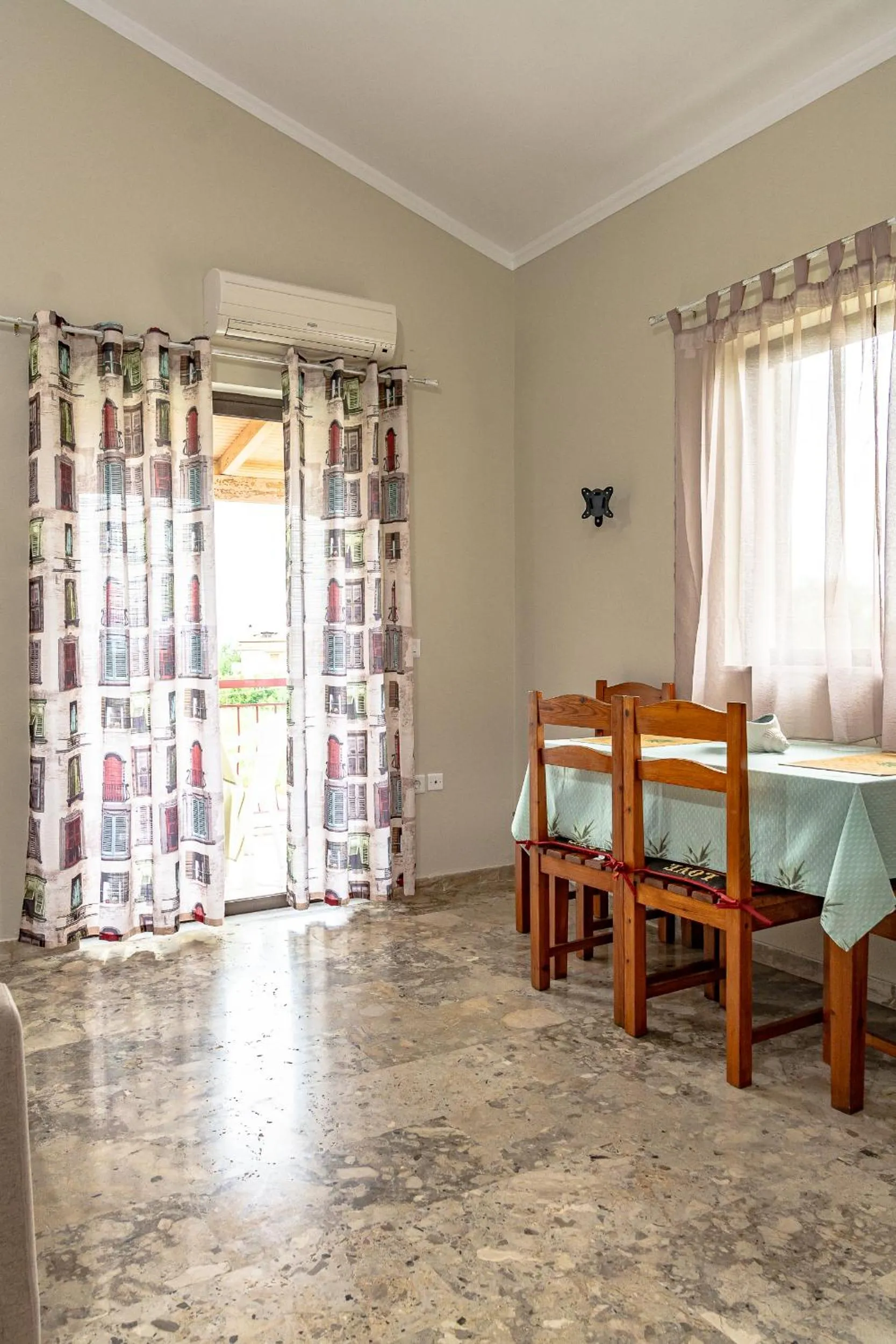 Dining area in Ritsinia Apartments