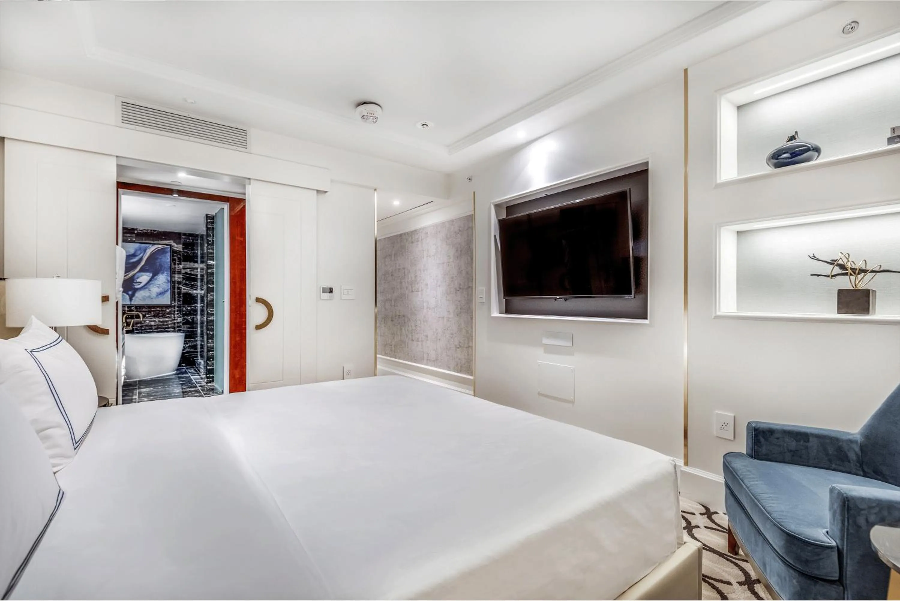 Bed in AZUR Legacy Collection Hotel