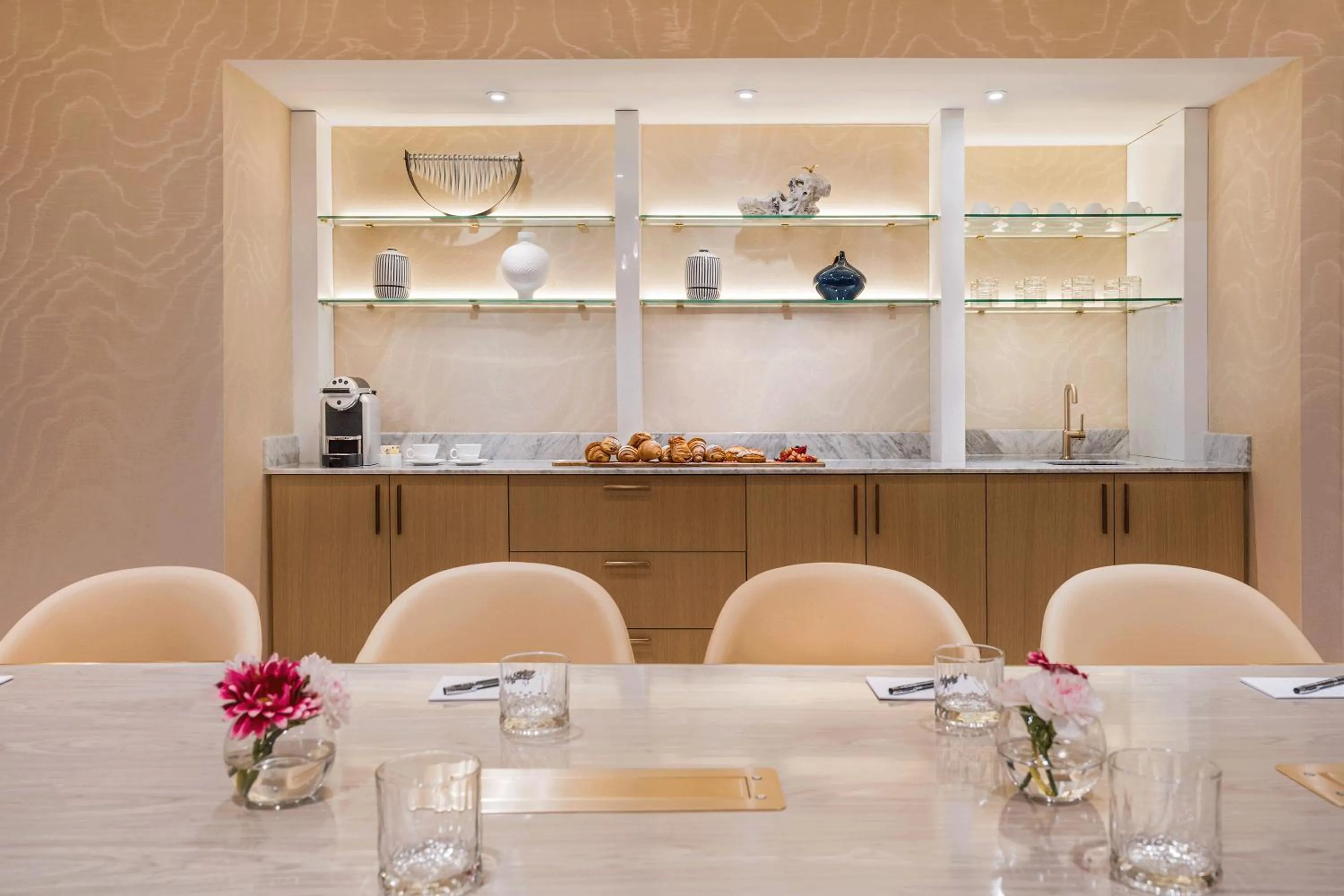 Meeting/conference room in AZUR Legacy Collection Hotel