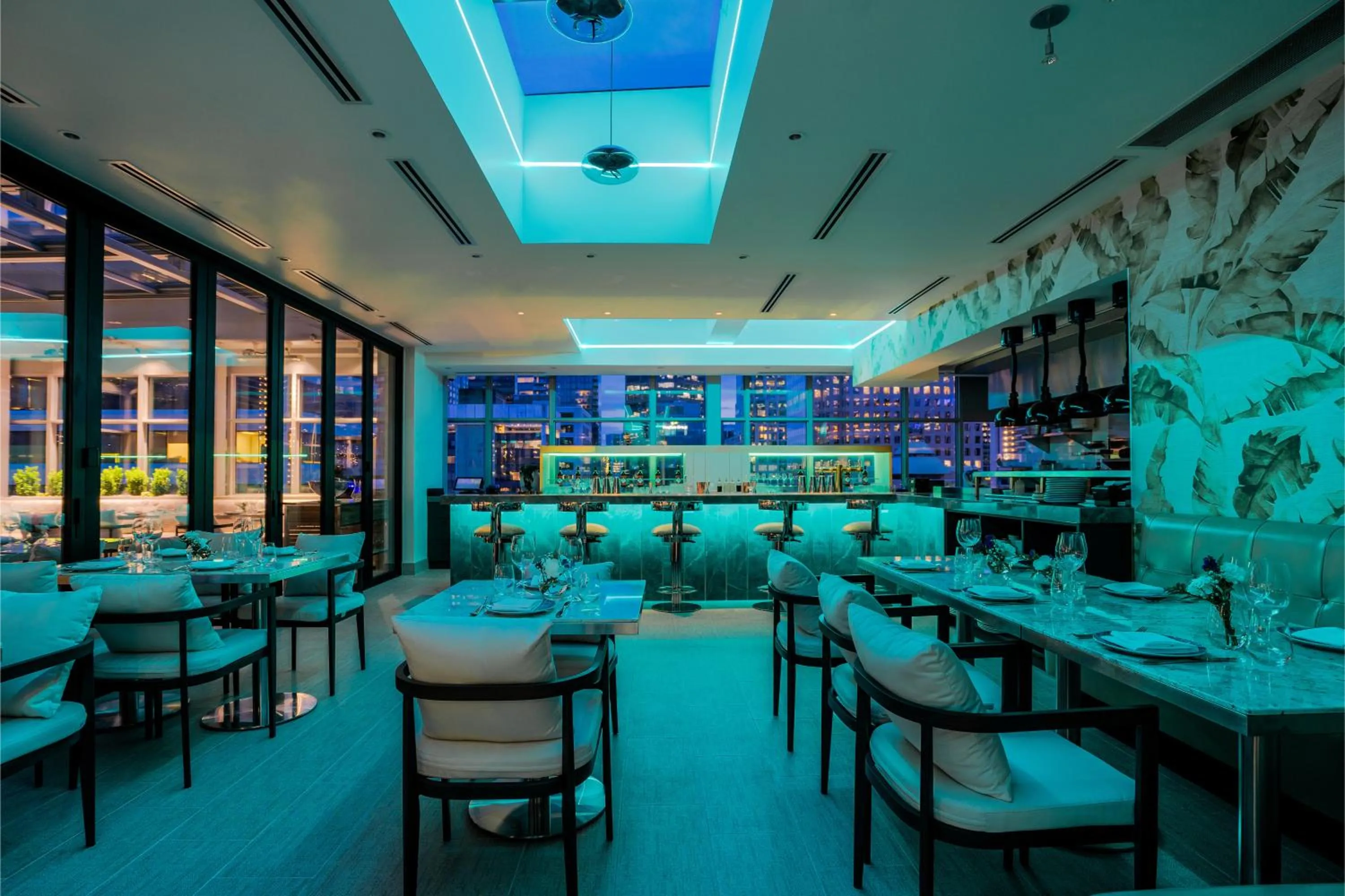 Restaurant/places to eat in AZUR Legacy Collection Hotel