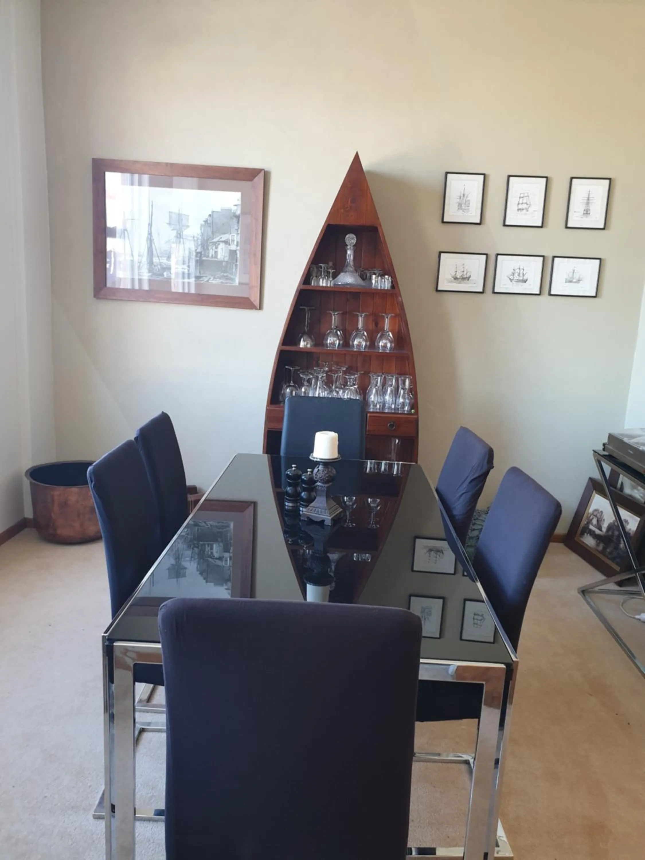 Restaurant/places to eat in Royal Accommodation