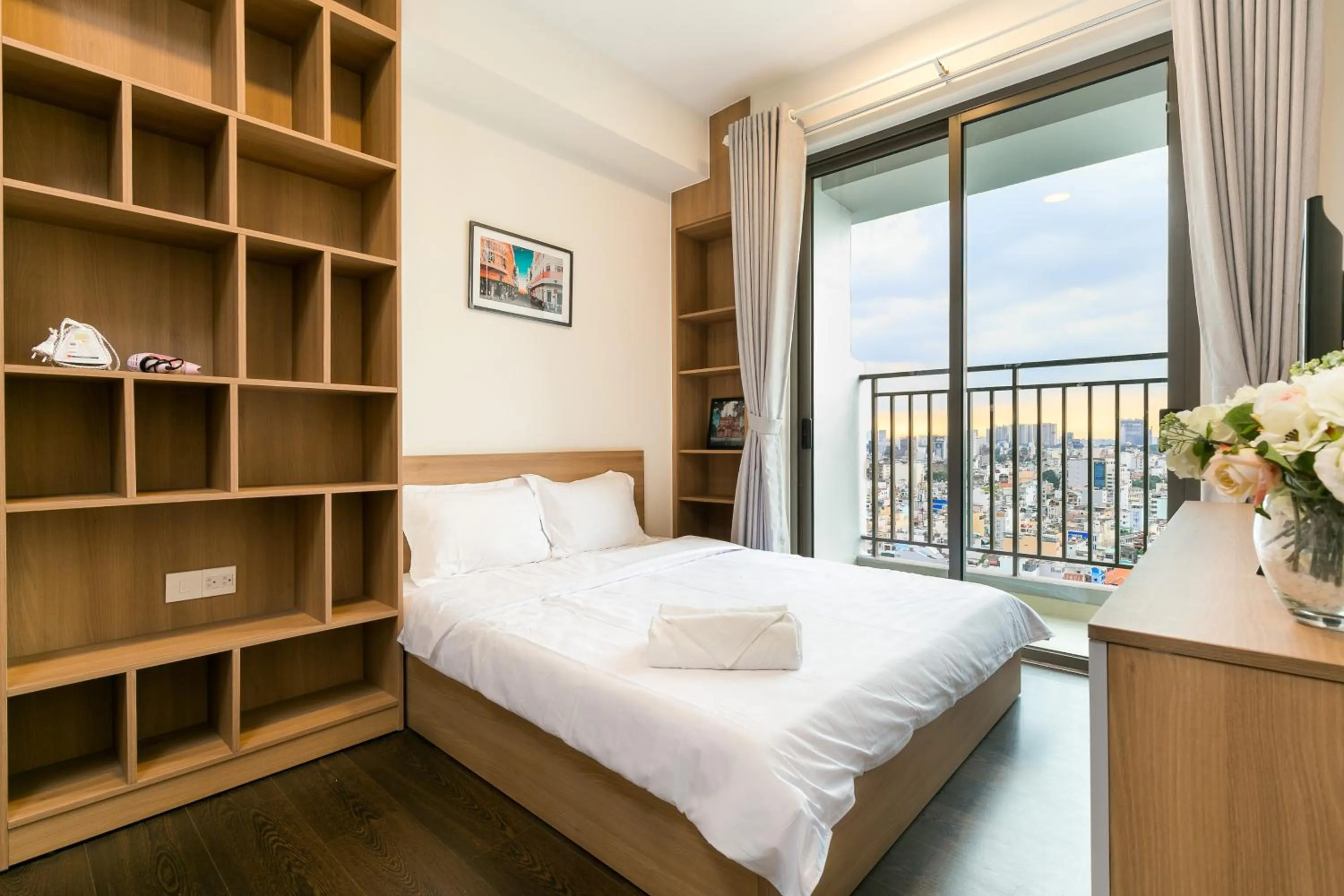 Bed in YO's Homes Rivergate Apartment Infinity Pool Near District 1