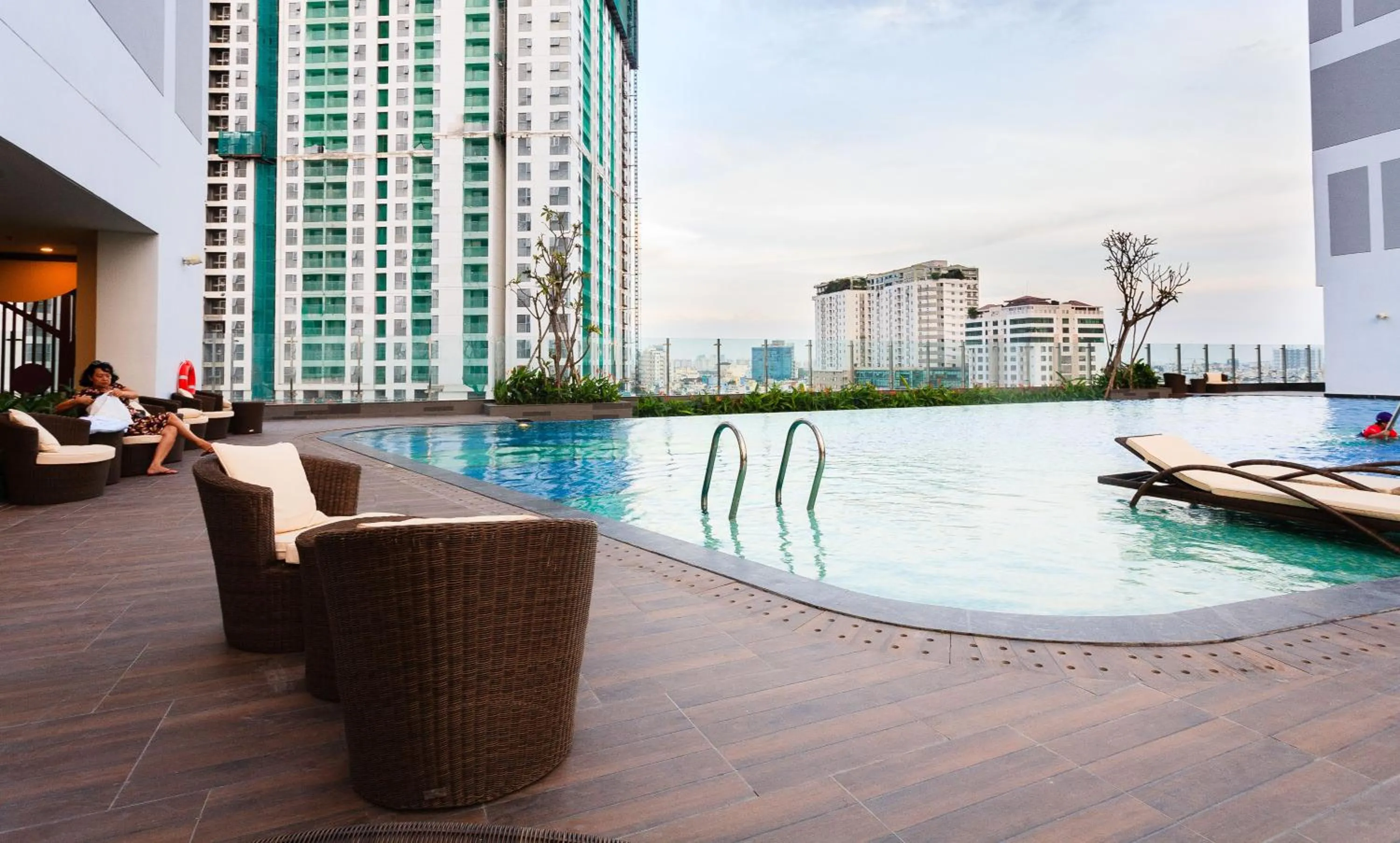 YO's Homes Rivergate Apartment Infinity Pool Near District 1
