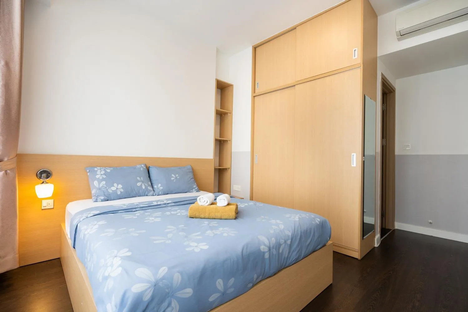 Bed in YO's Homes Rivergate Apartment Infinity Pool Near District 1