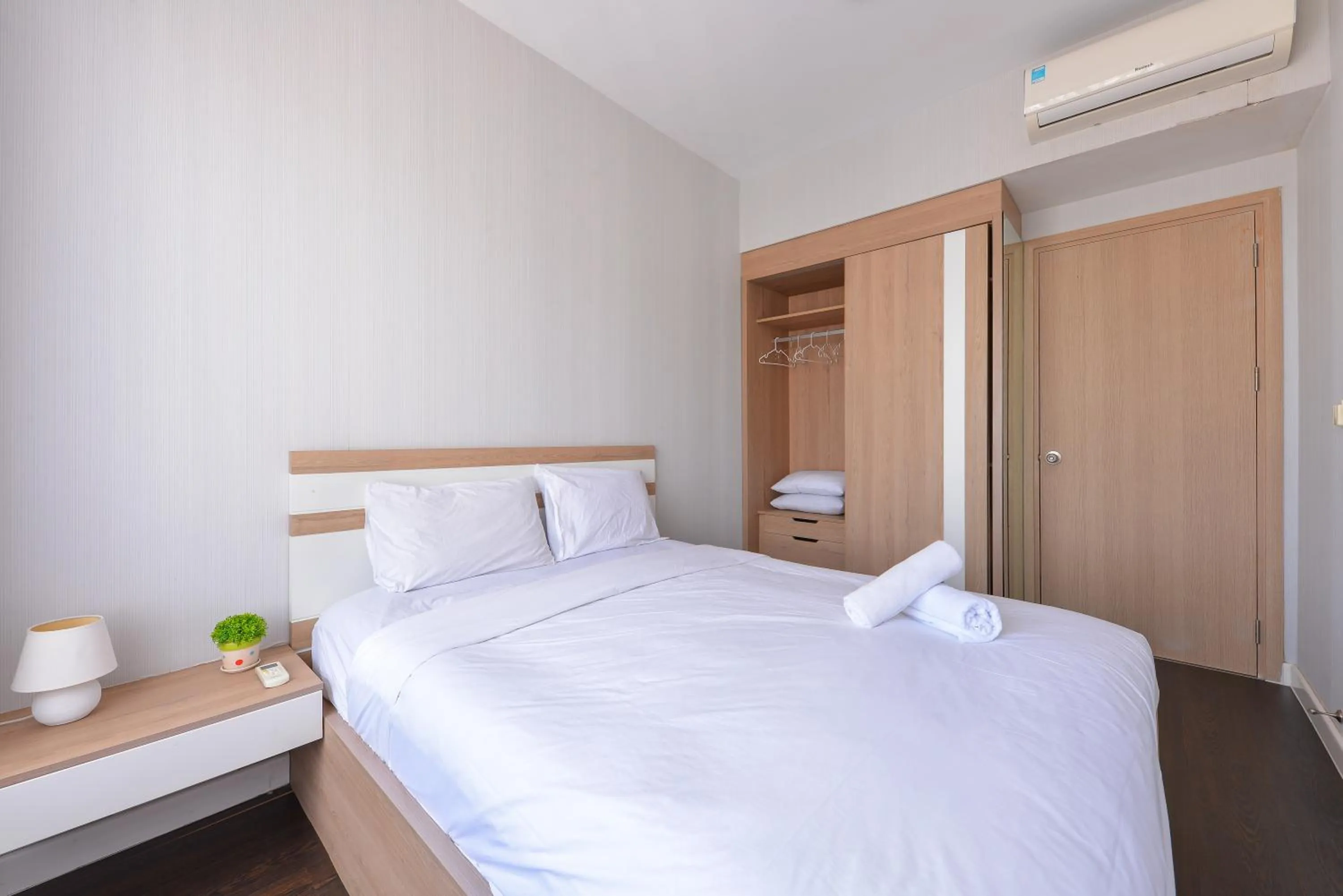 Bed in YO's Homes Rivergate Apartment Infinity Pool Near District 1