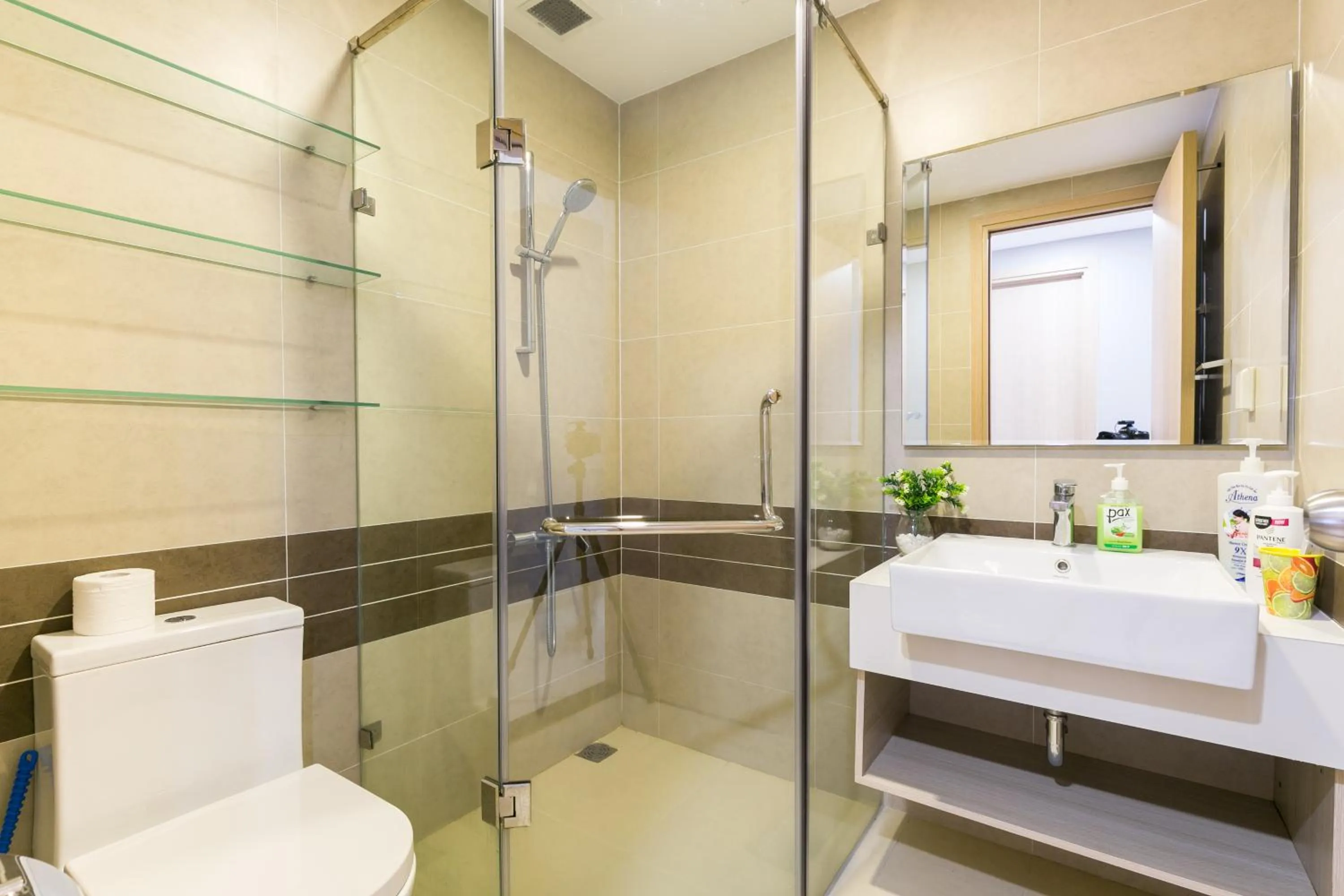 YO's Homes Rivergate Apartment Infinity Pool Near District 1