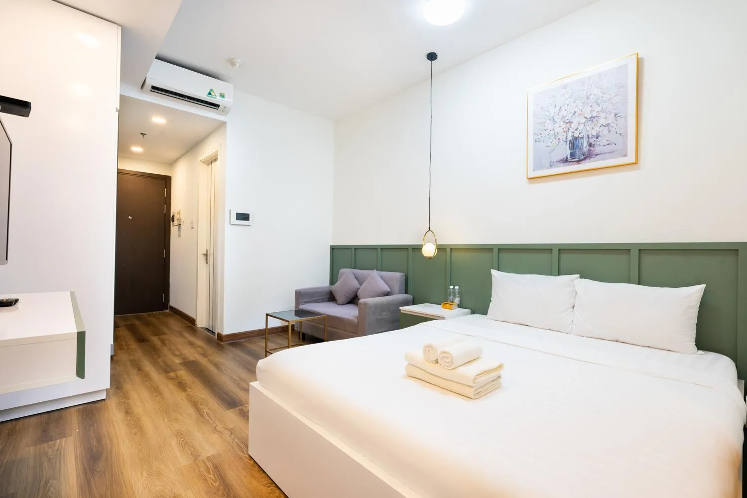 Bed in YO's Homes Rivergate Apartment Infinity Pool Near District 1