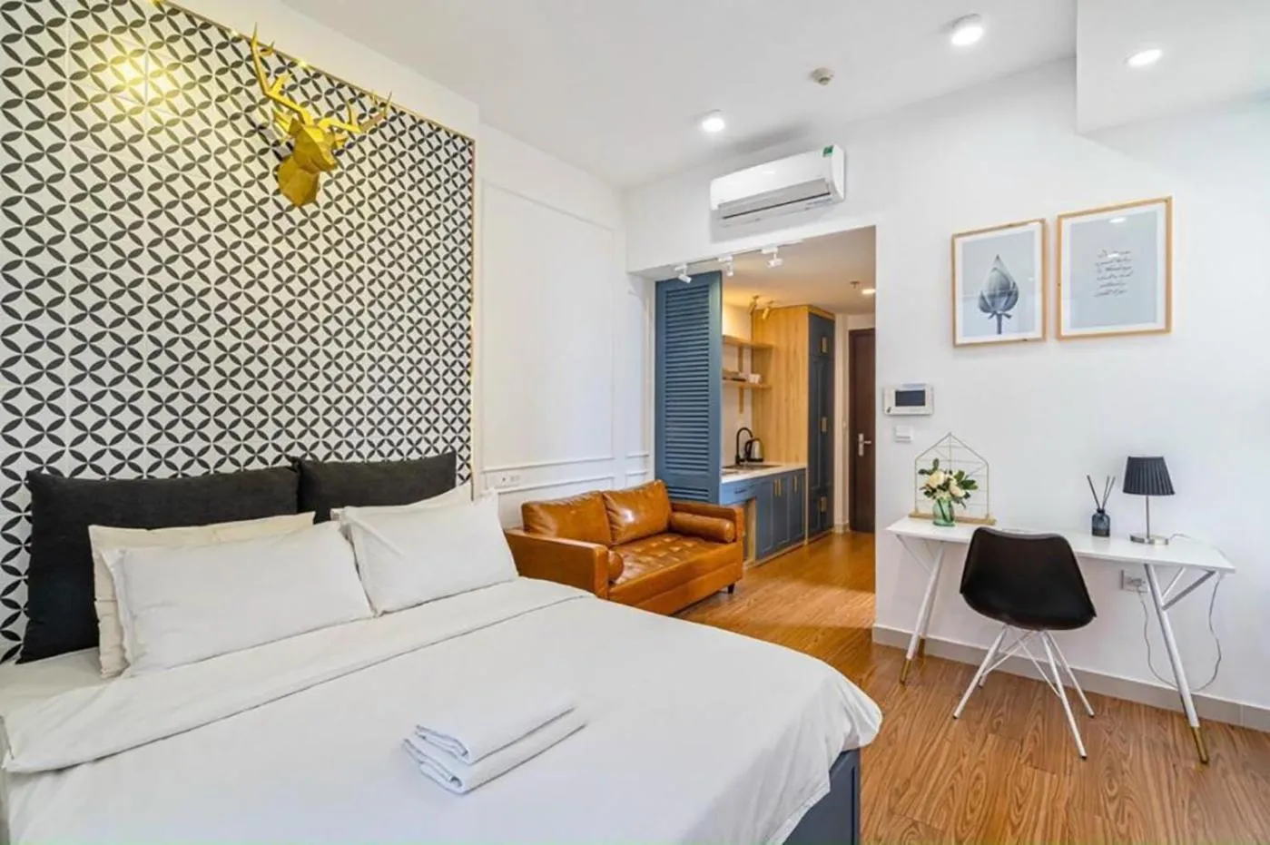 Bed in YO's Homes Rivergate Apartment Infinity Pool Near District 1