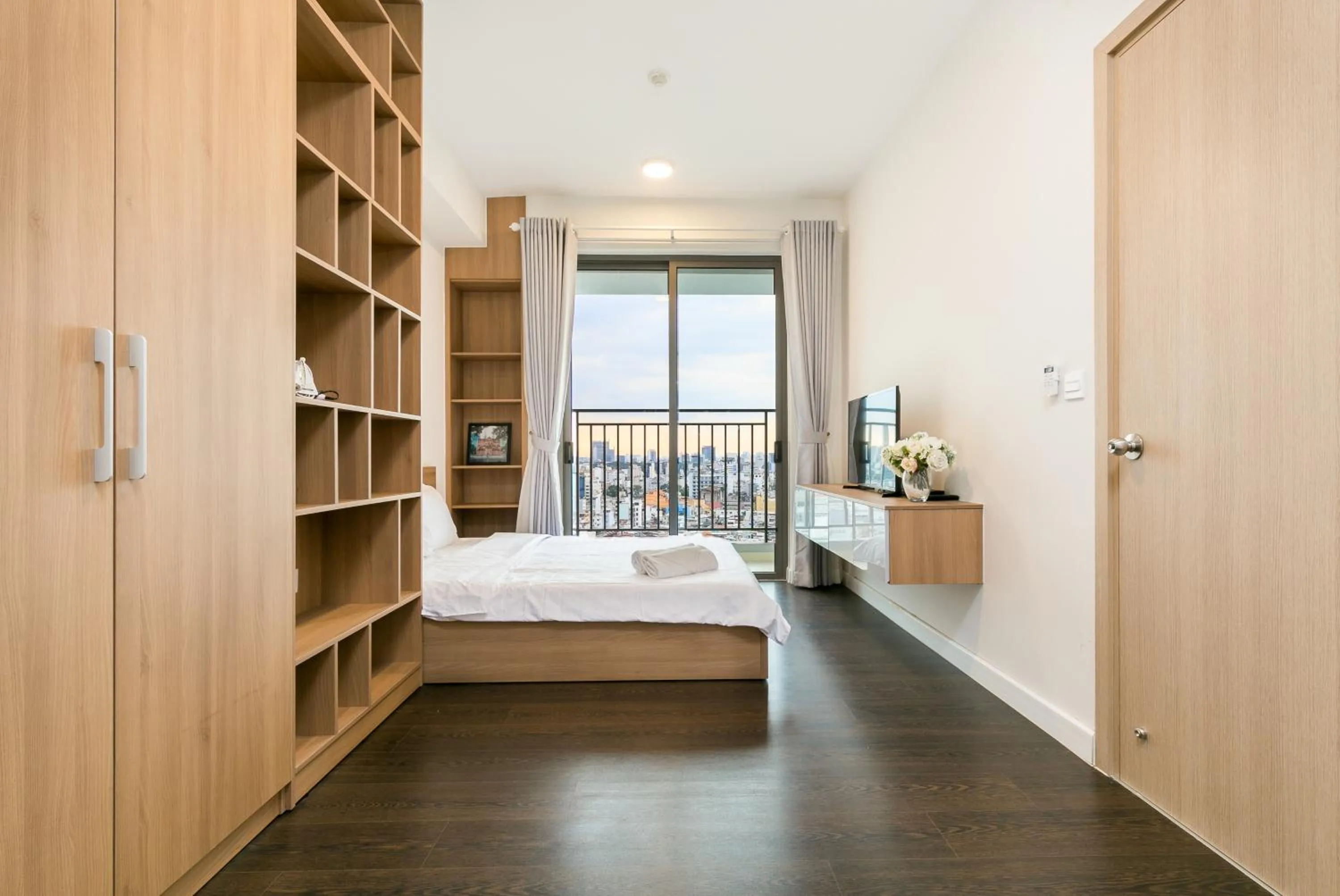 Bed in YO's Homes Rivergate Apartment Infinity Pool Near District 1