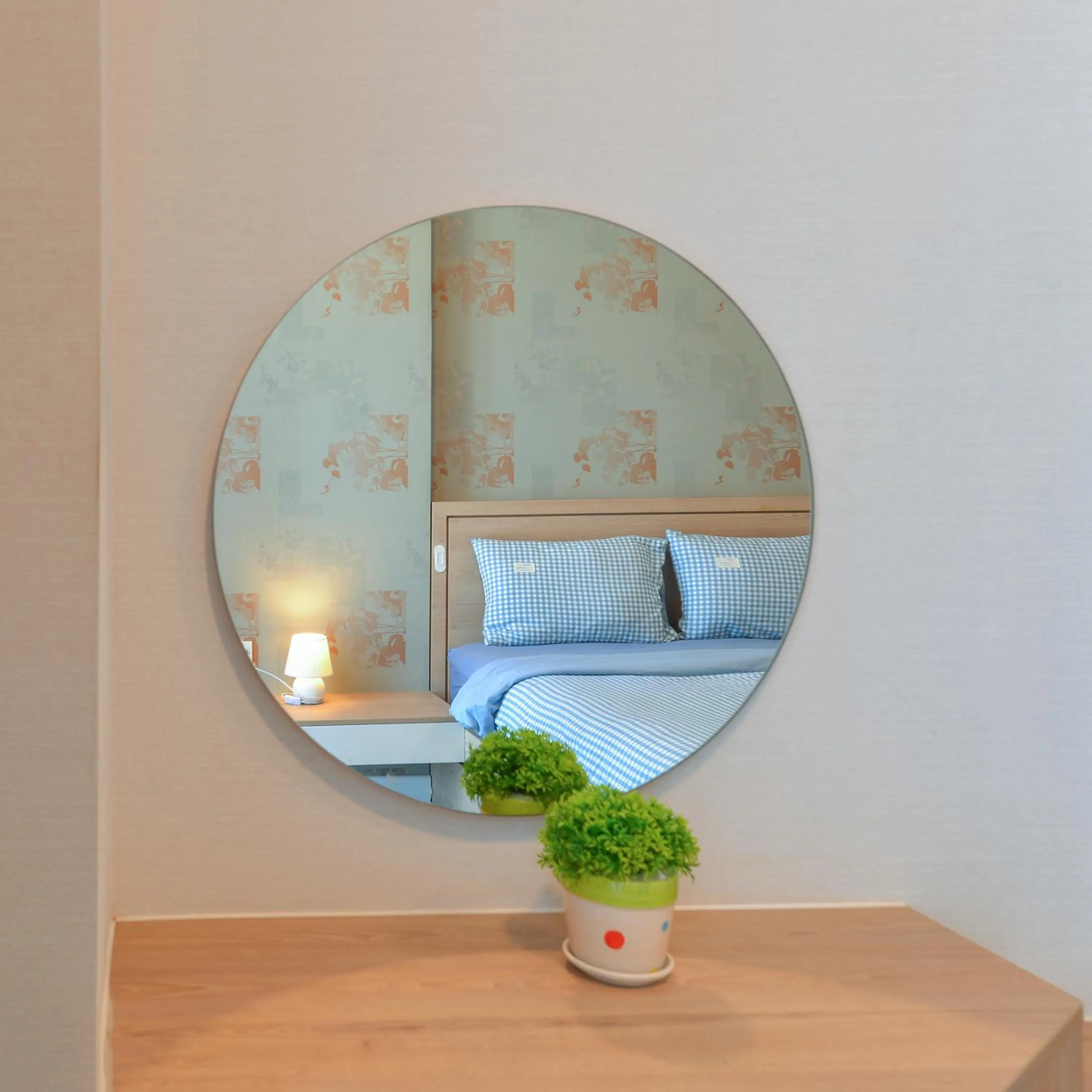 Bed in YO's Homes Rivergate Apartment Infinity Pool Near District 1