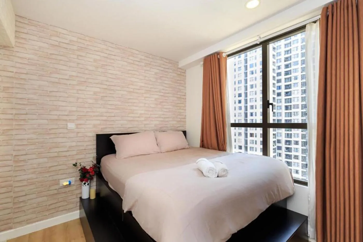 Bed in YO's Homes Rivergate Apartment Infinity Pool Near District 1