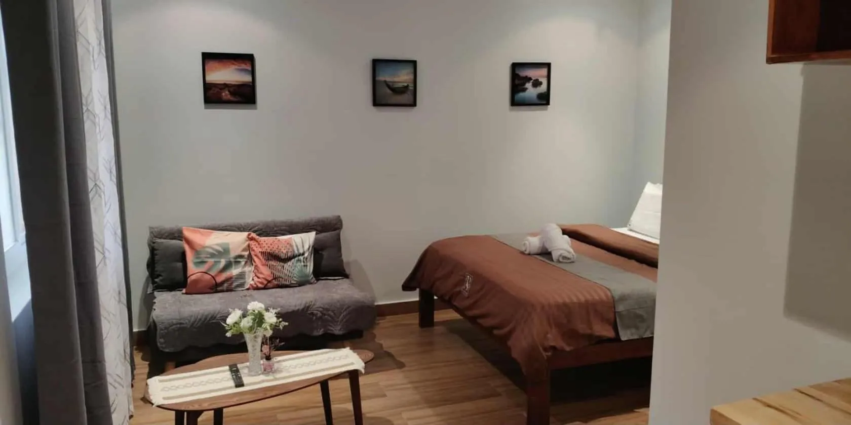 Bed in birdwatchers beachfront hotel panglao