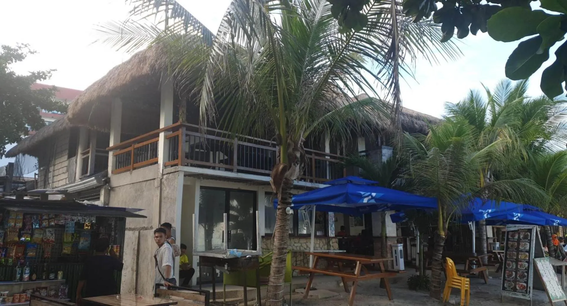 Property building in birdwatchers beachfront hotel panglao
