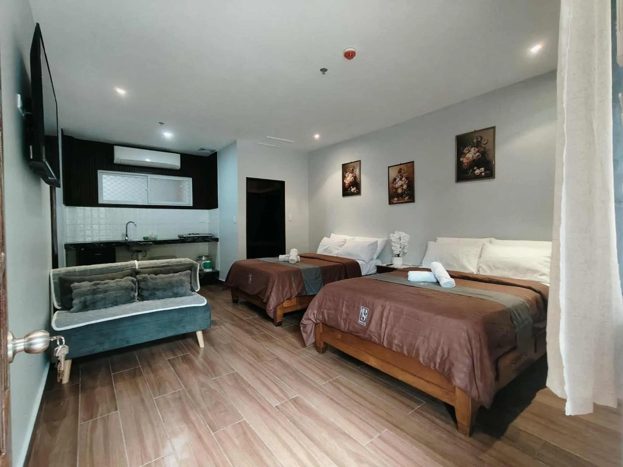 Bed in birdwatchers beachfront hotel panglao