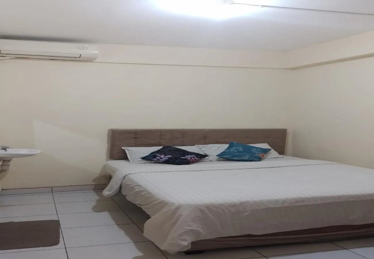 Bed in Hotel Cemara Gading