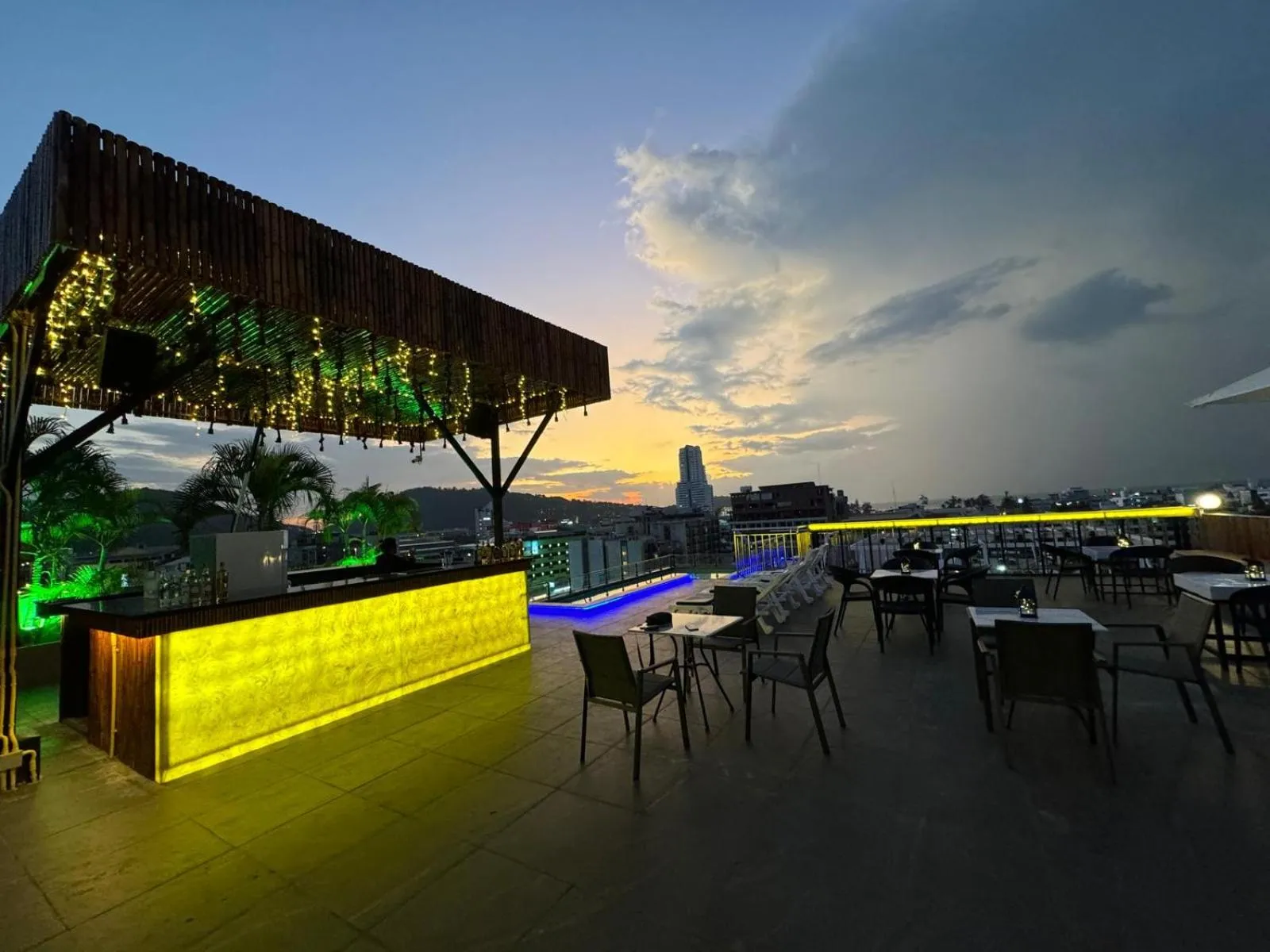 Lounge or bar in Cocoon APK Resort & Spa