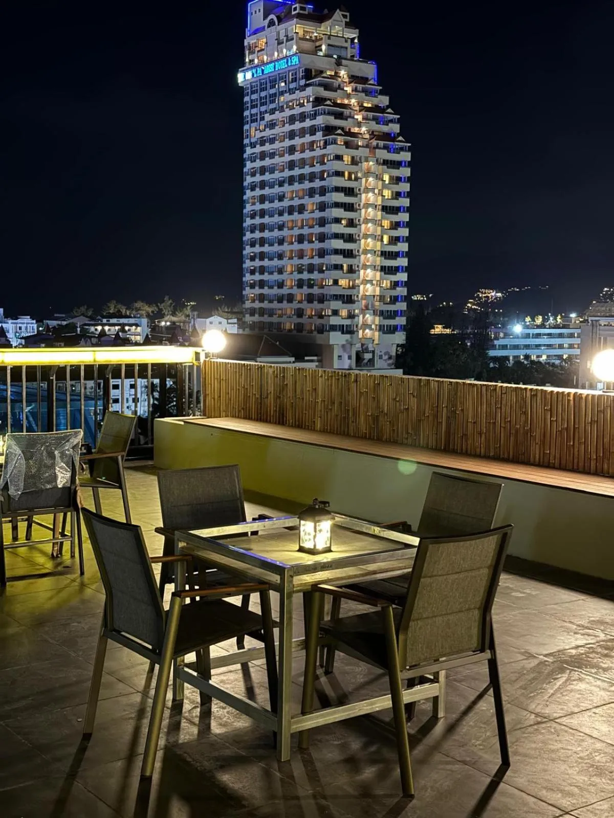 Lounge or bar in Cocoon APK Resort & Spa